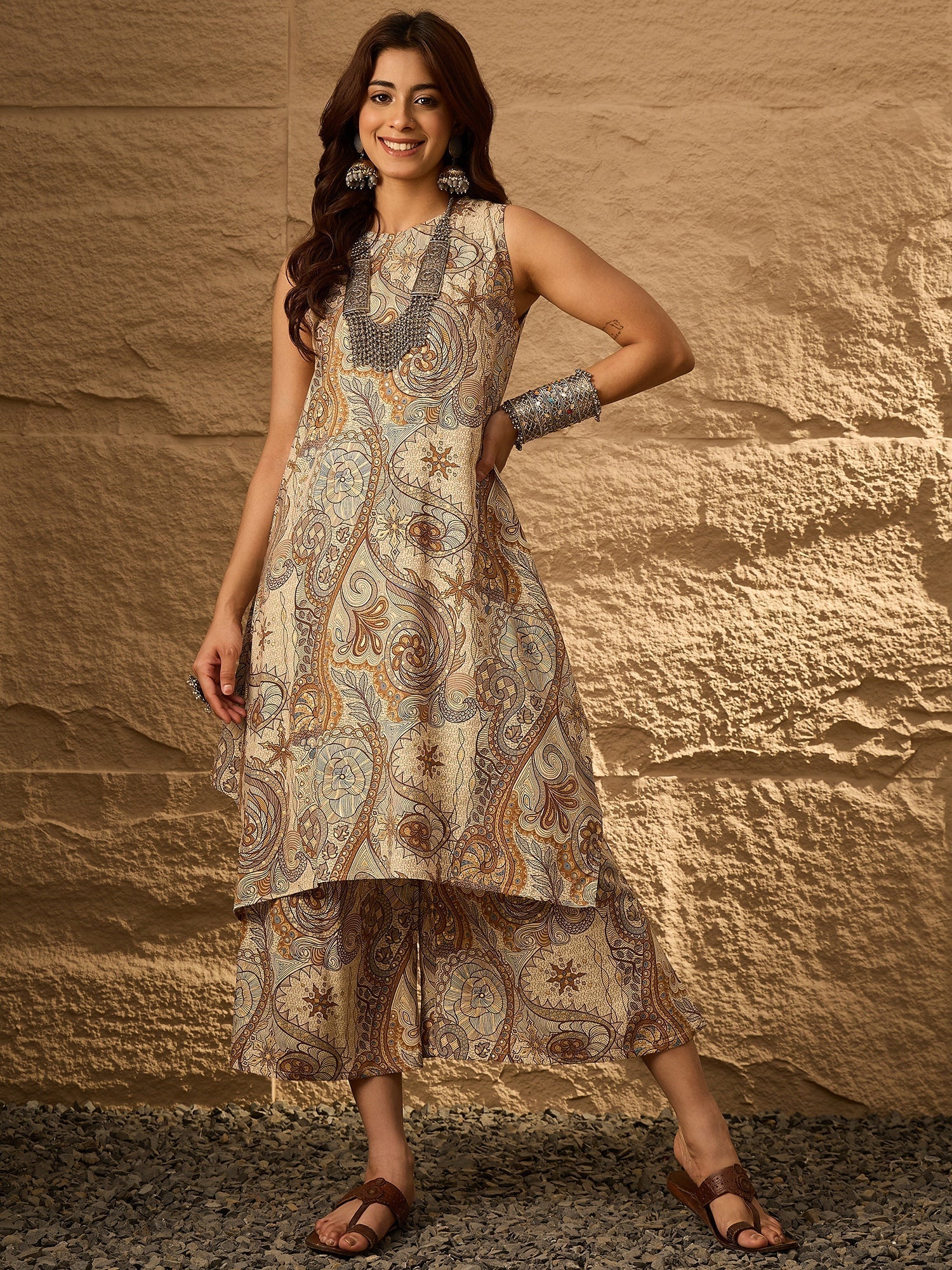 InWeave Beige Paisley Flower R Neck Kurta Set