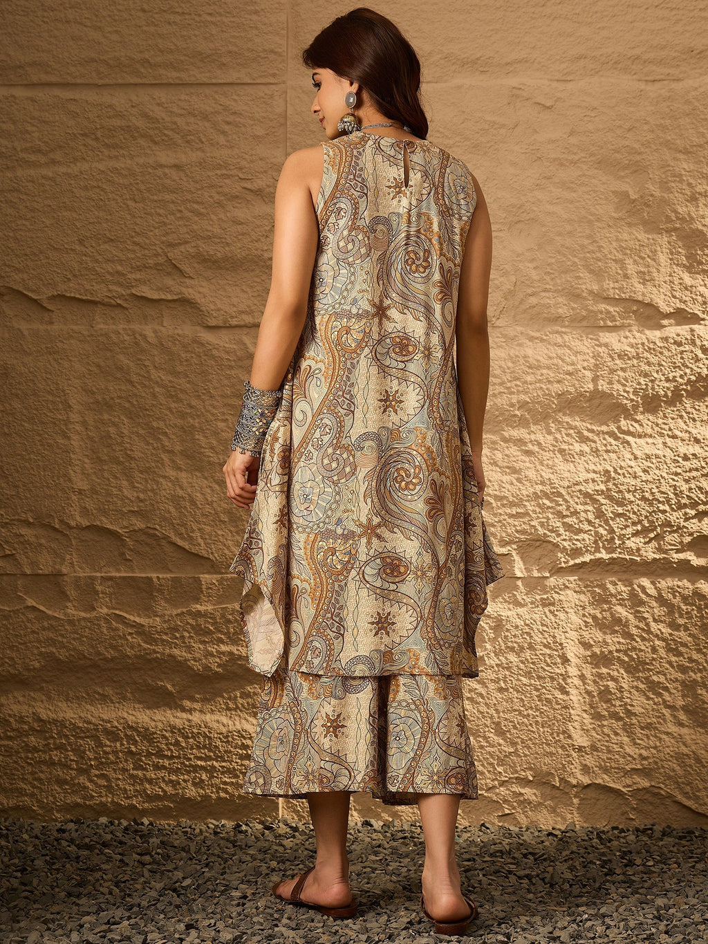 InWeave Beige Paisley Flower R Neck Kurta Set