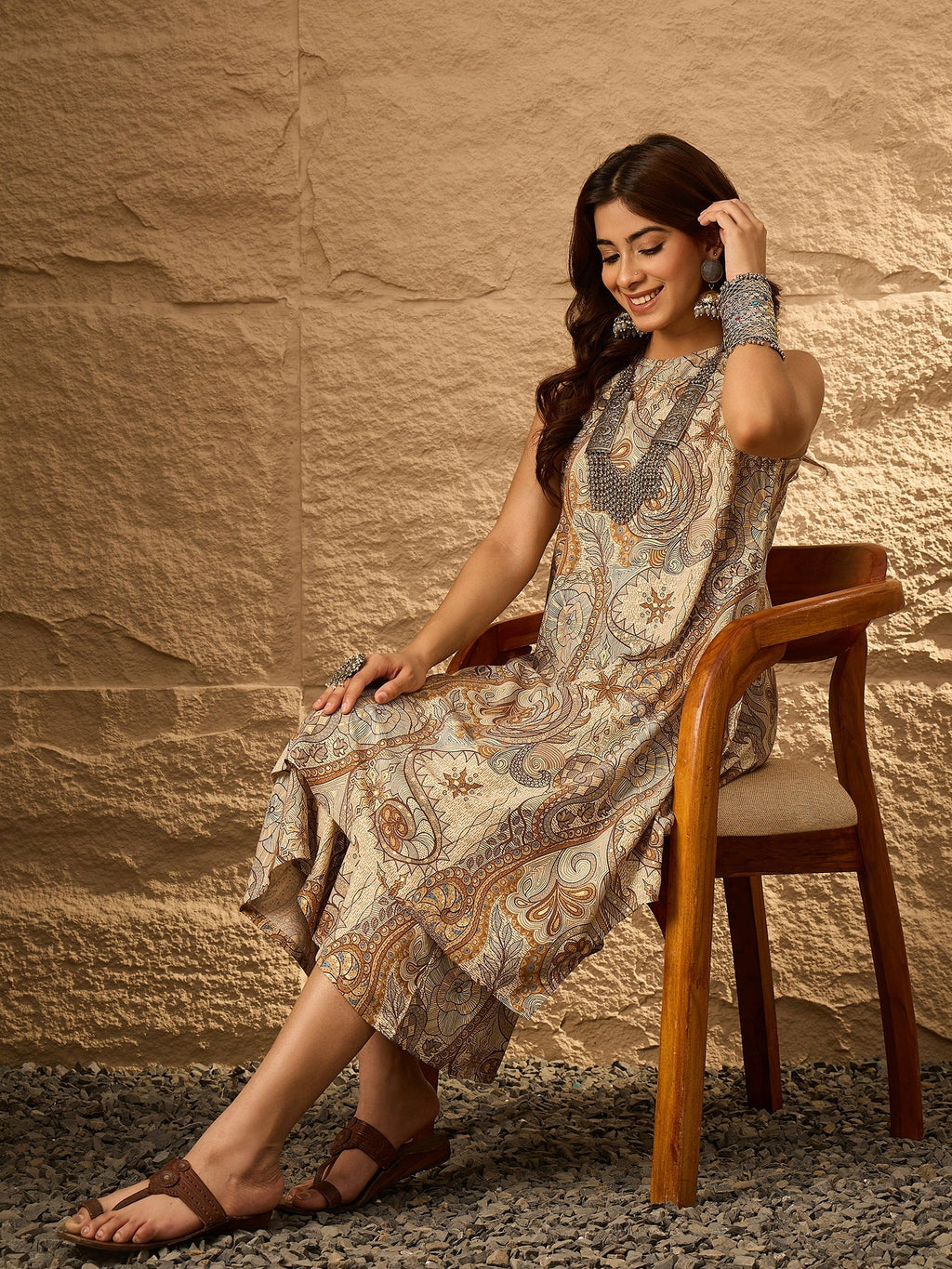 InWeave Beige Paisley Flower R Neck Kurta Set