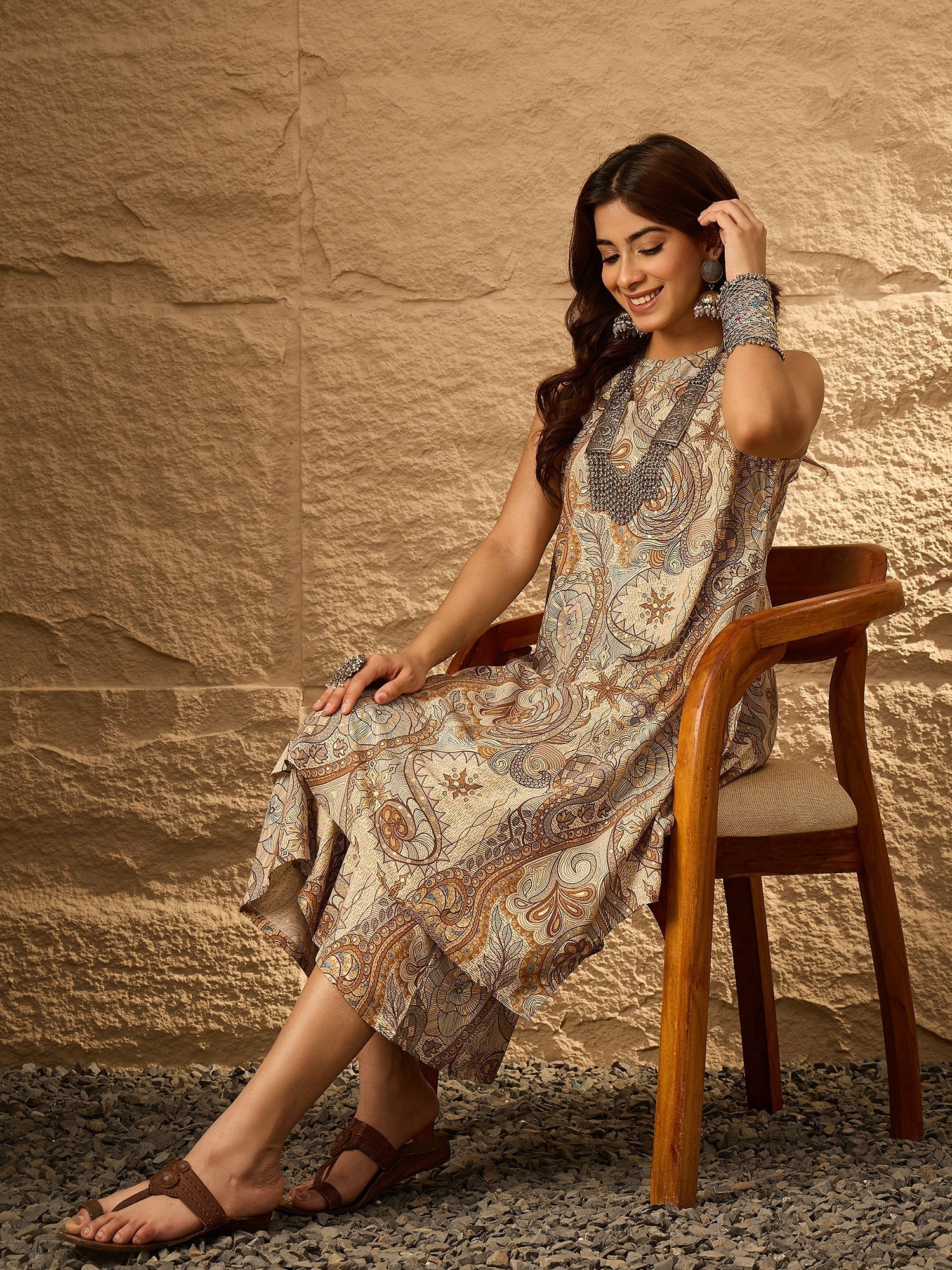InWeave Beige Paisley Flower R Neck Kurta Set