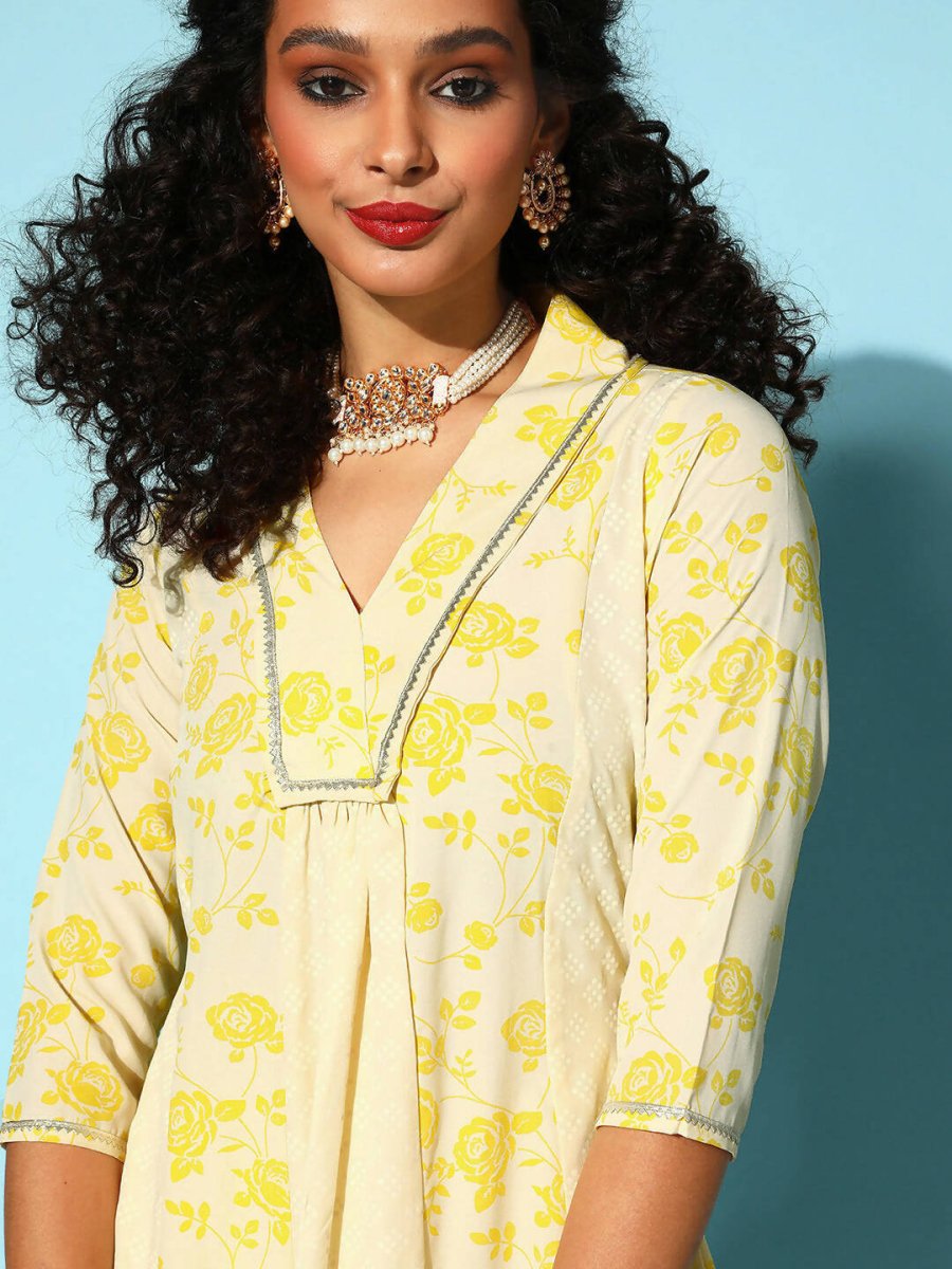 Ahalyaa Women Yellow Colour Crepe Printed Kurta Pant Set