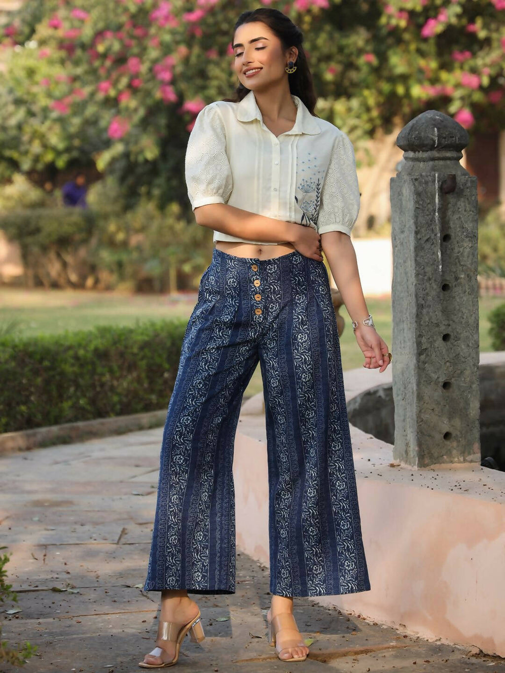 Juniper Women's Off-White-Indigo Straight Clothing Set