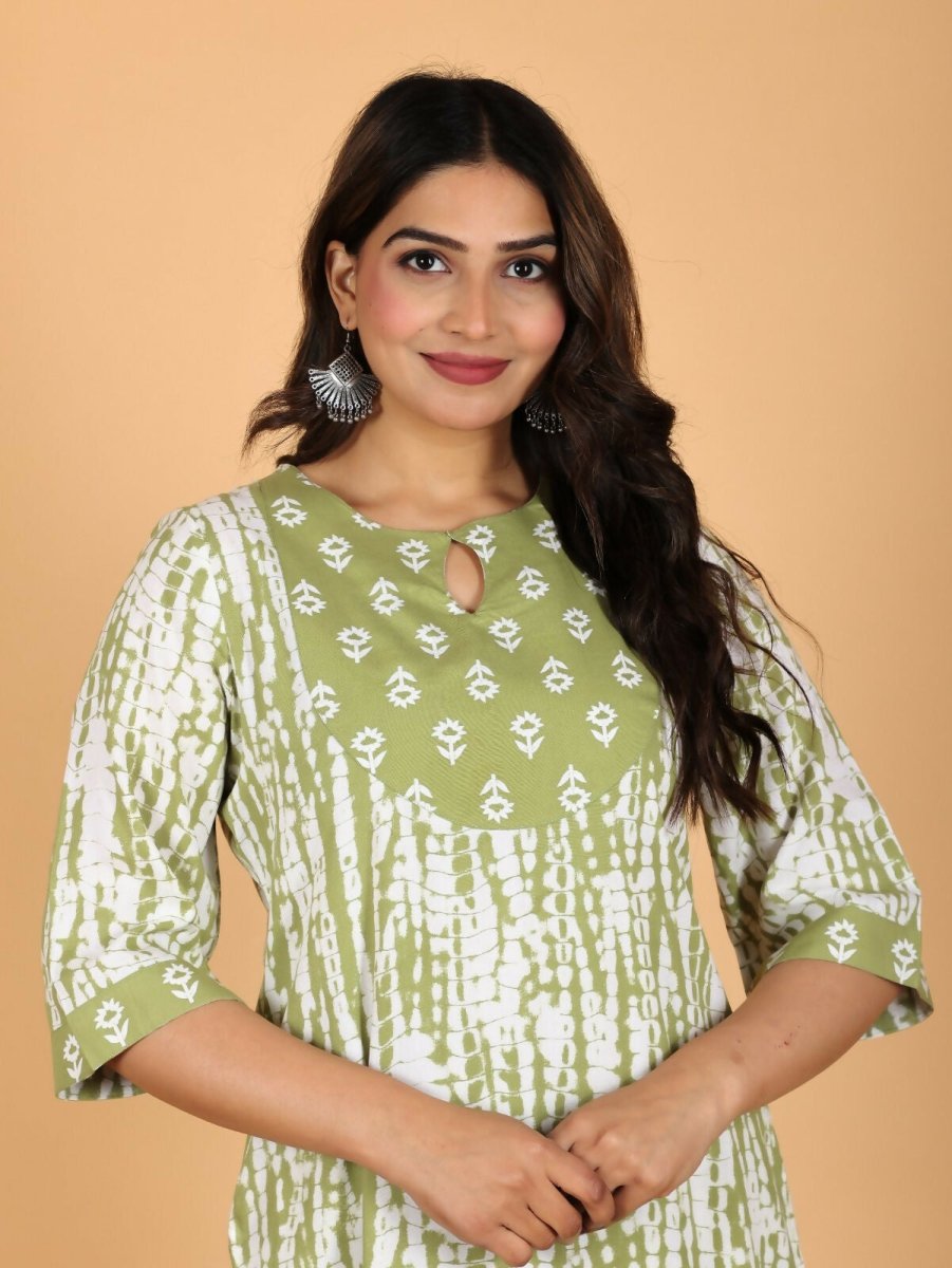 Aramya Straight Rayon Tie-Dye Print Women's Kurta - Green