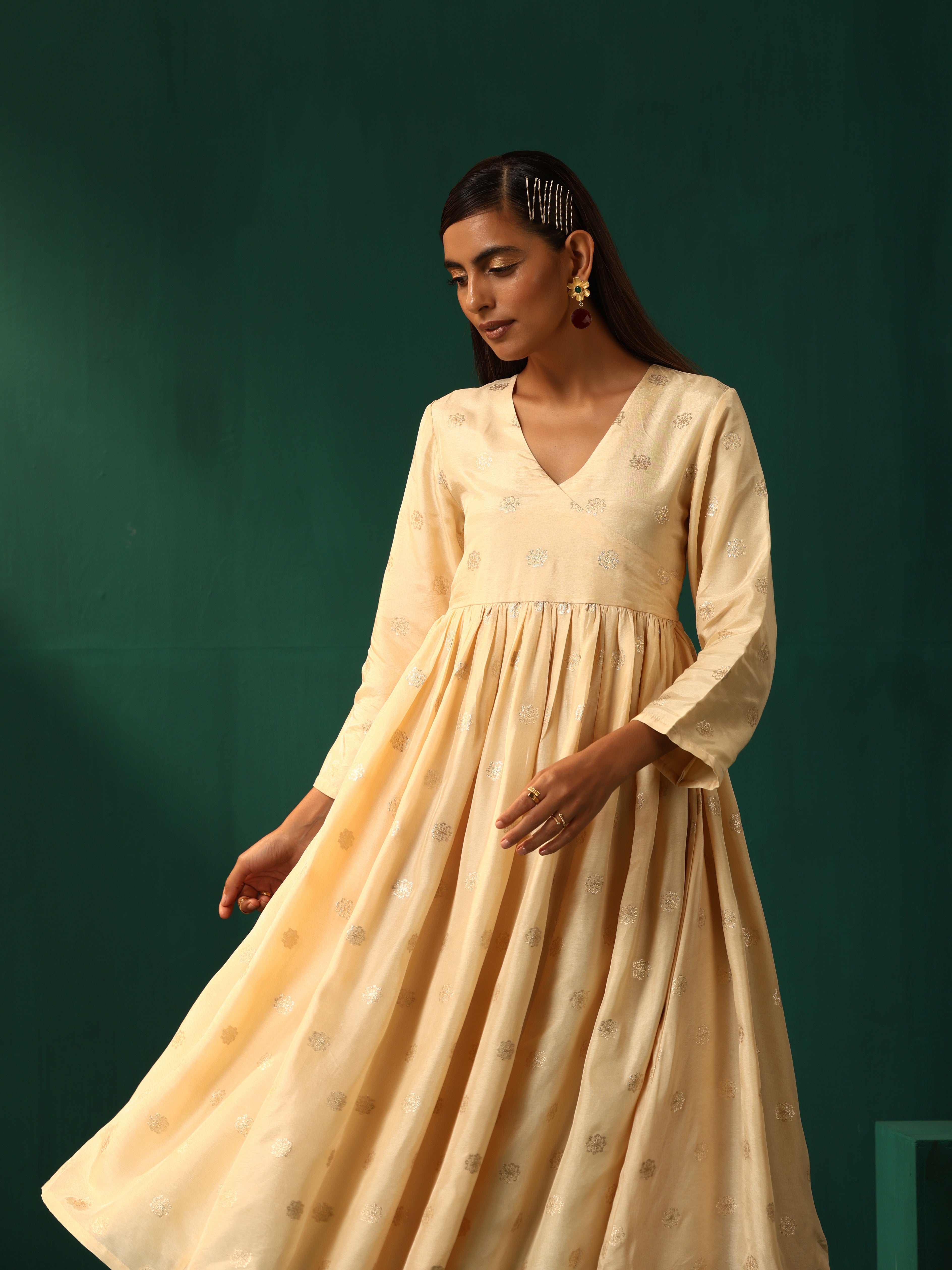 trueBrowns Ivory Geometric Floral Viscose Silk Anarkali Kurta Pant Set
