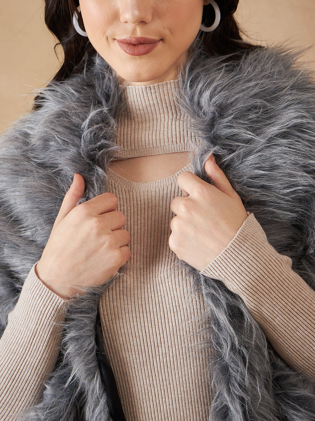 InWeave Women's Light Grey Fur Cape