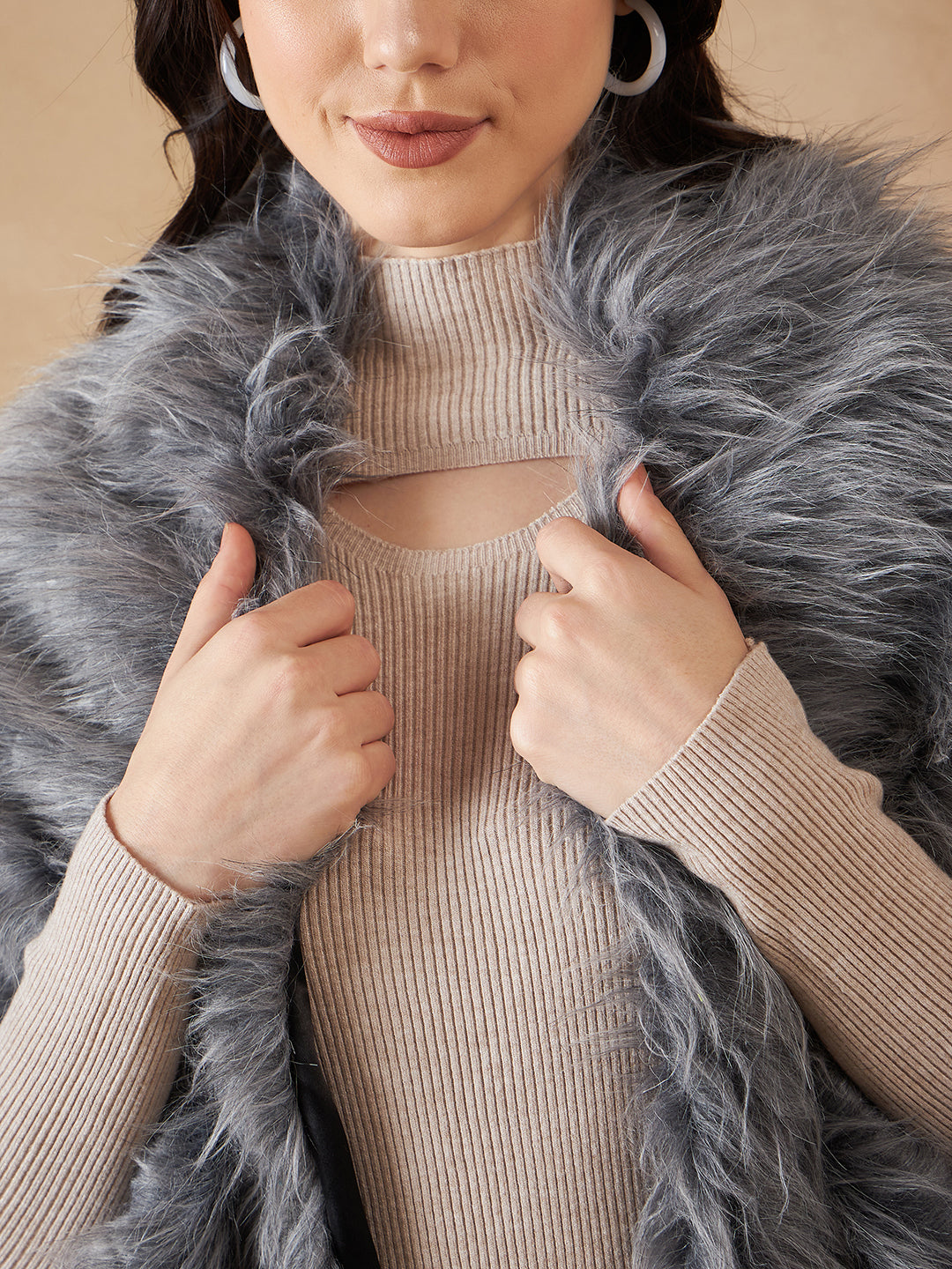 InWeave Women's Light Grey Fur Cape