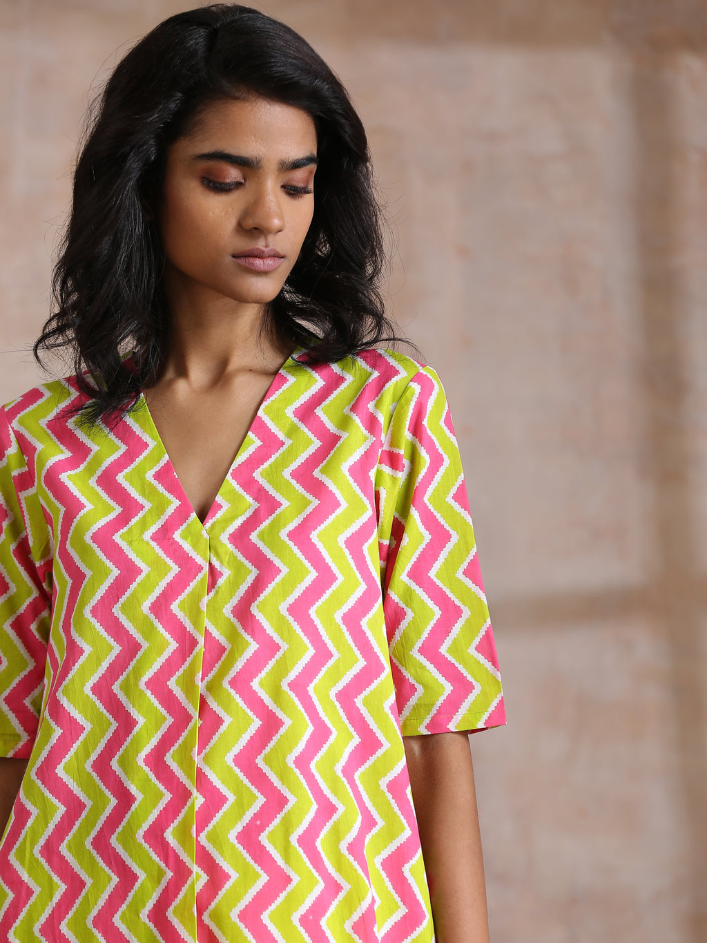 trueBrowns Lime Pink Zig-Zag Lines Print Cotton Kurta Pant Set