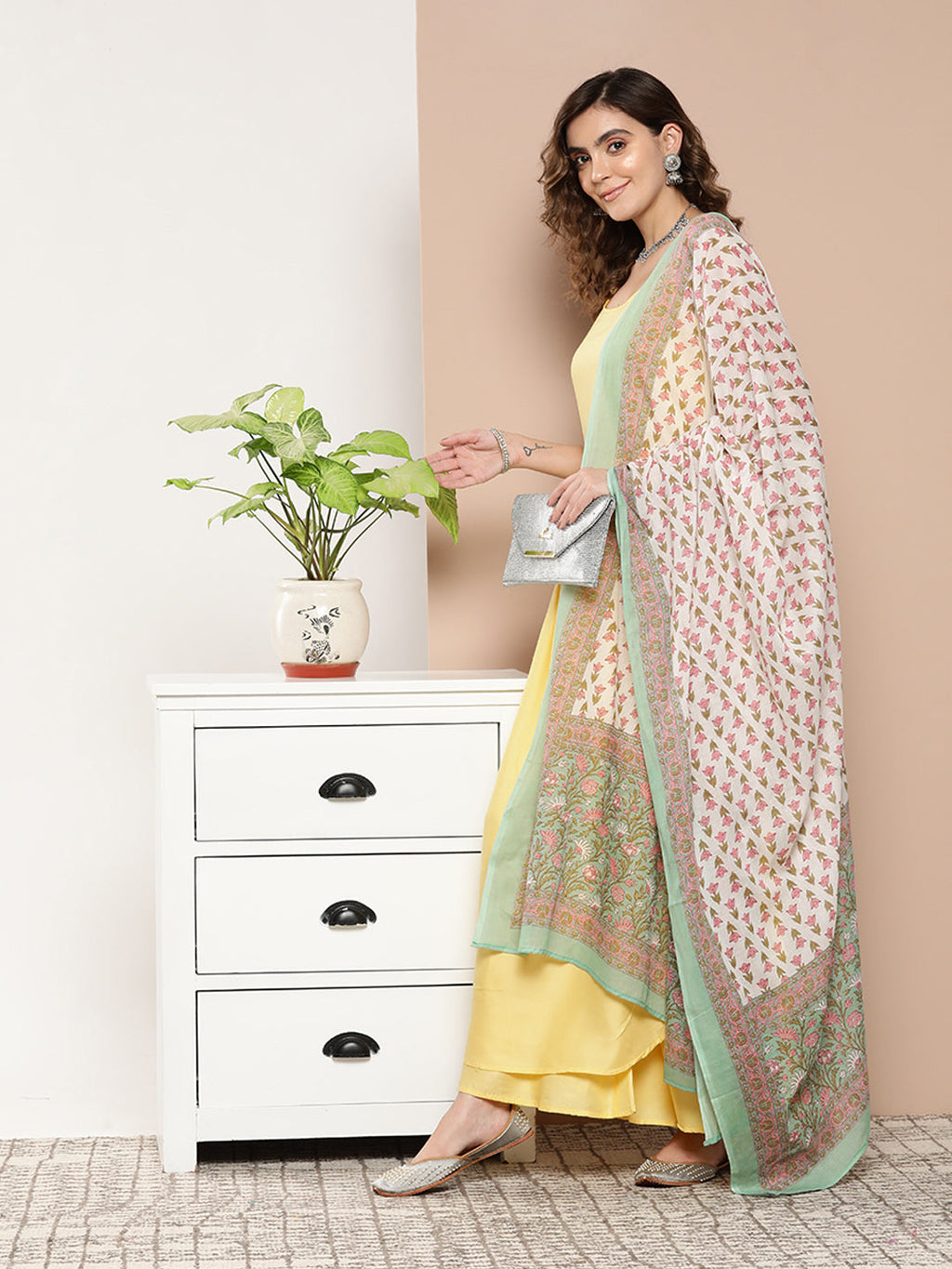 InWeave Women's Light Yellow Ray Strappy Set With Aqua Printed Border Dupatta