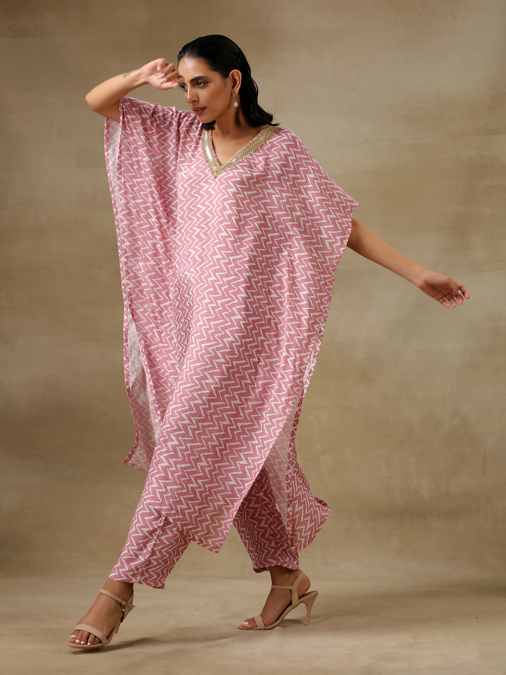 trueBrowns Light Mauve Bandhani Printed Silk Kaftan Kurta Pant Set