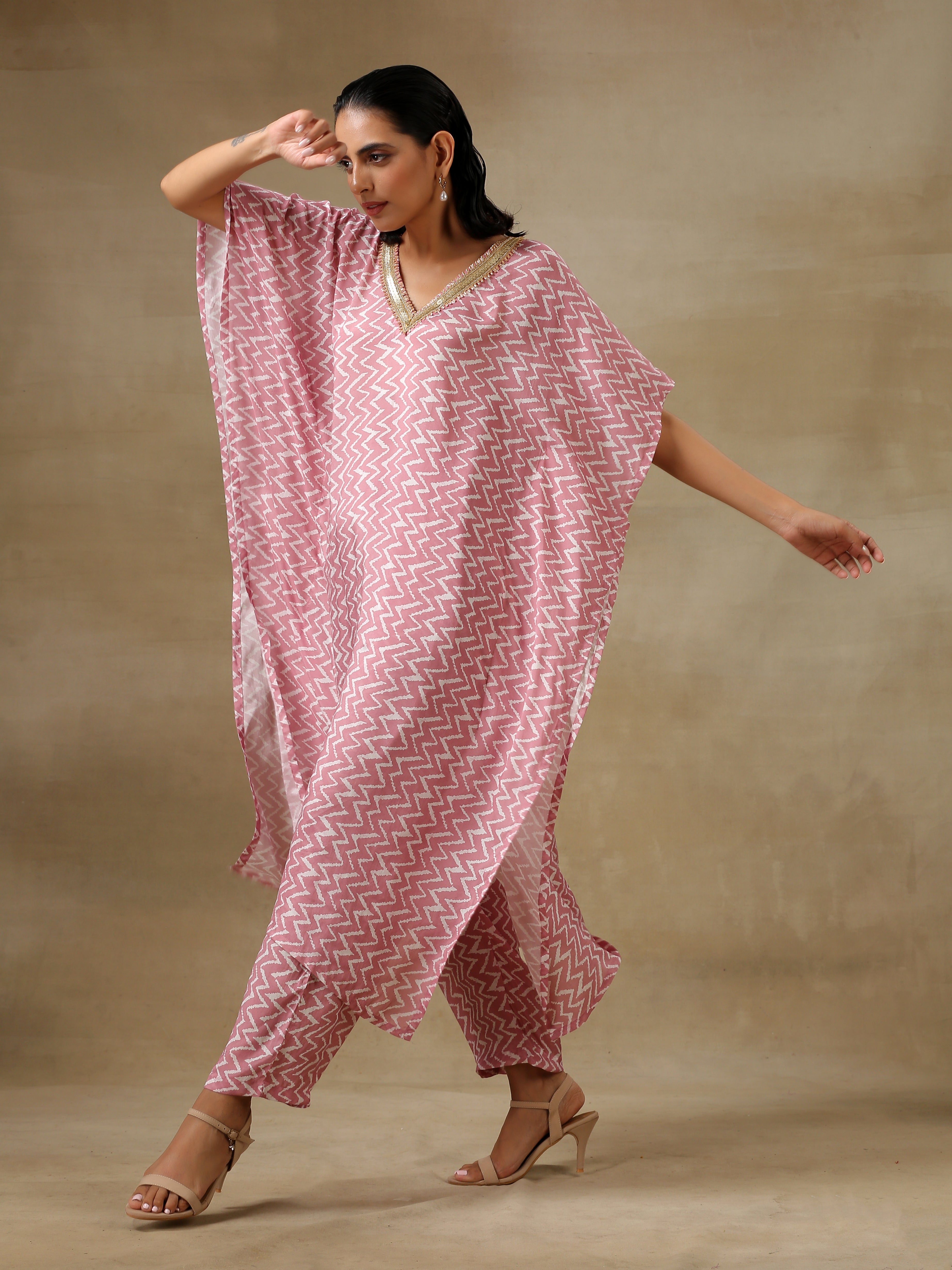 trueBrowns Light Mauve Bandhani Printed Silk Kaftan Kurta Pant Set