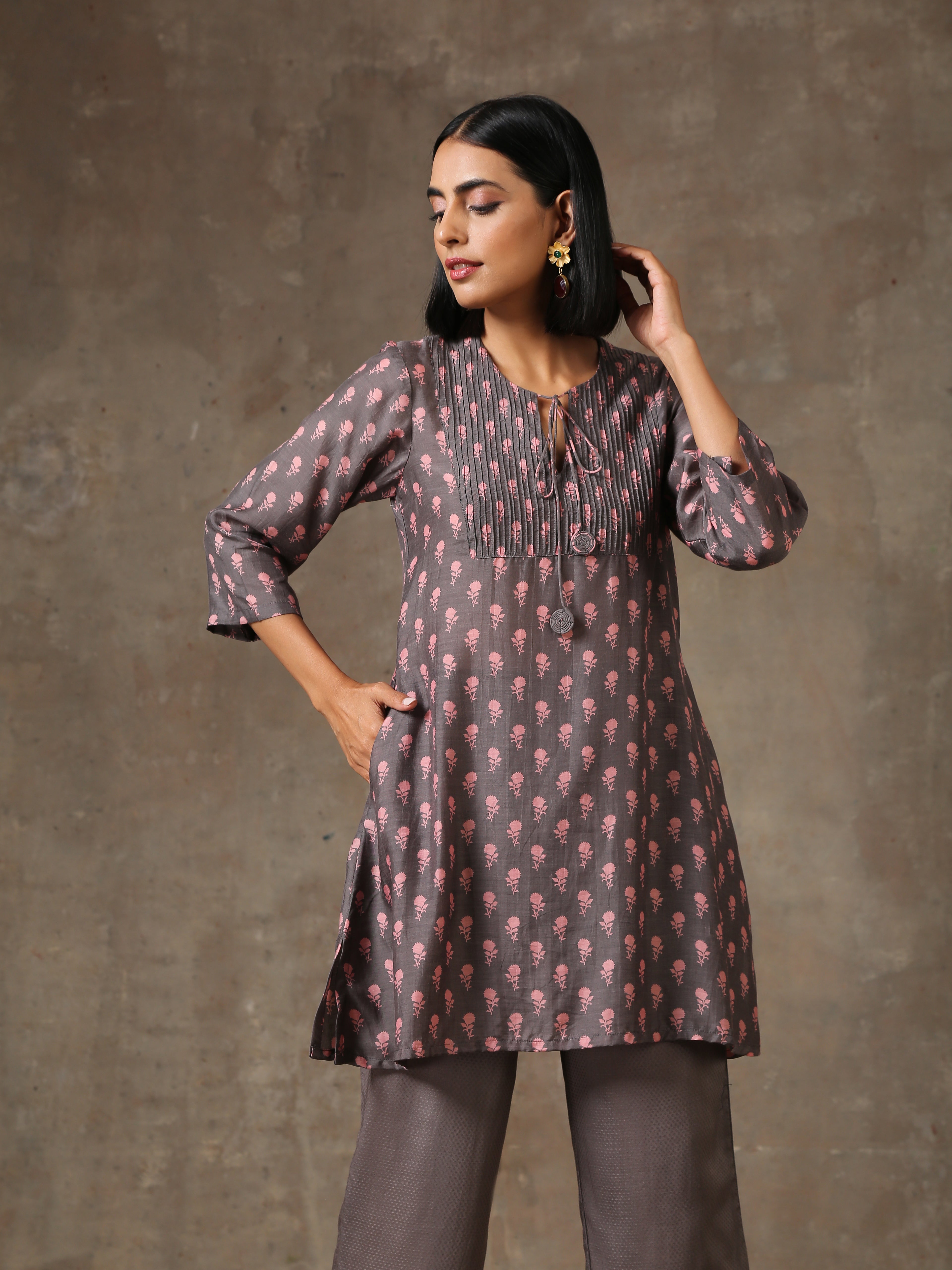 trueBrowns Grey Pink Floral Printed Silk Co-Ord Set