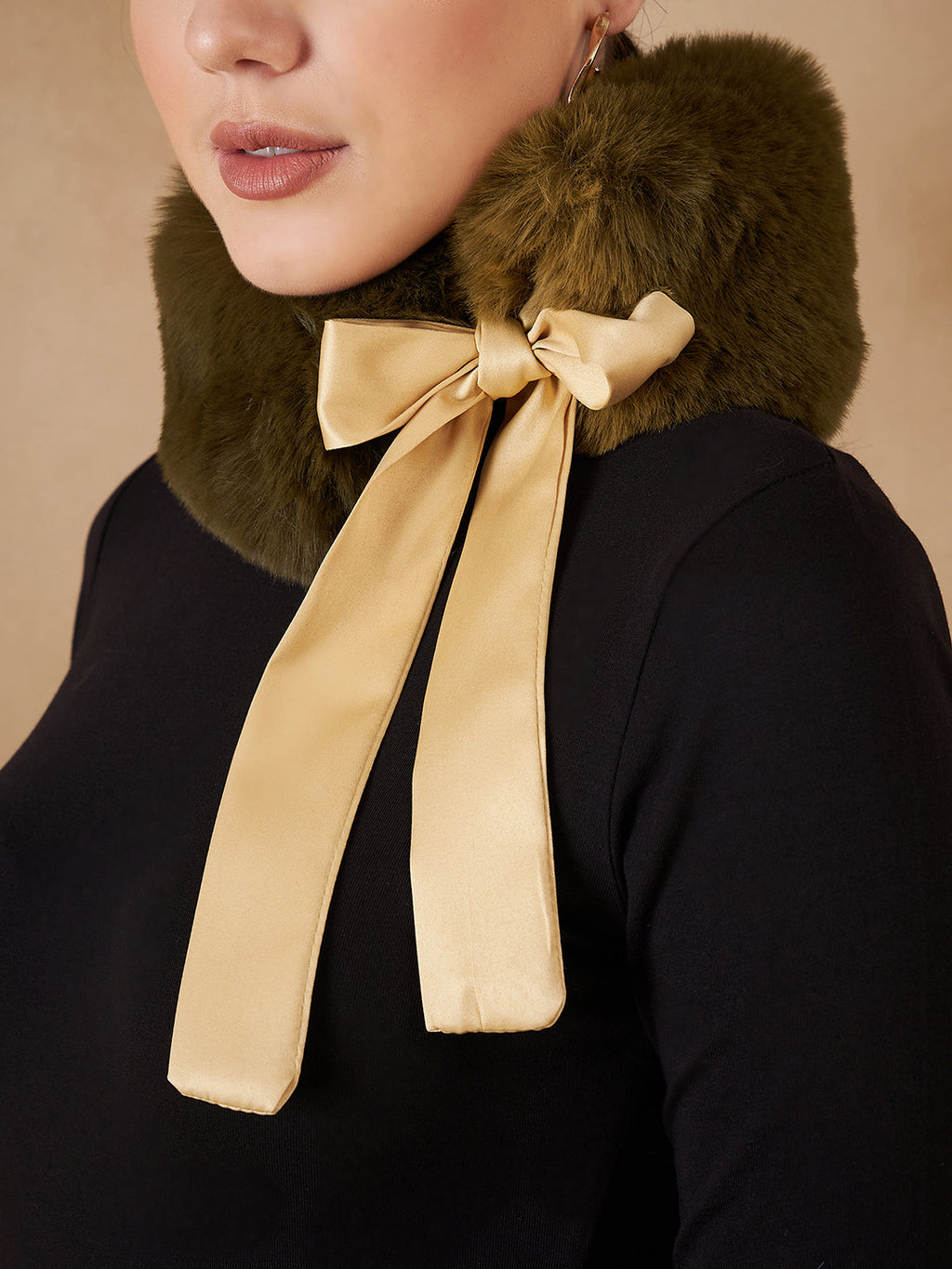 InWeave Women's Mehandi Green Fur Neckpiece