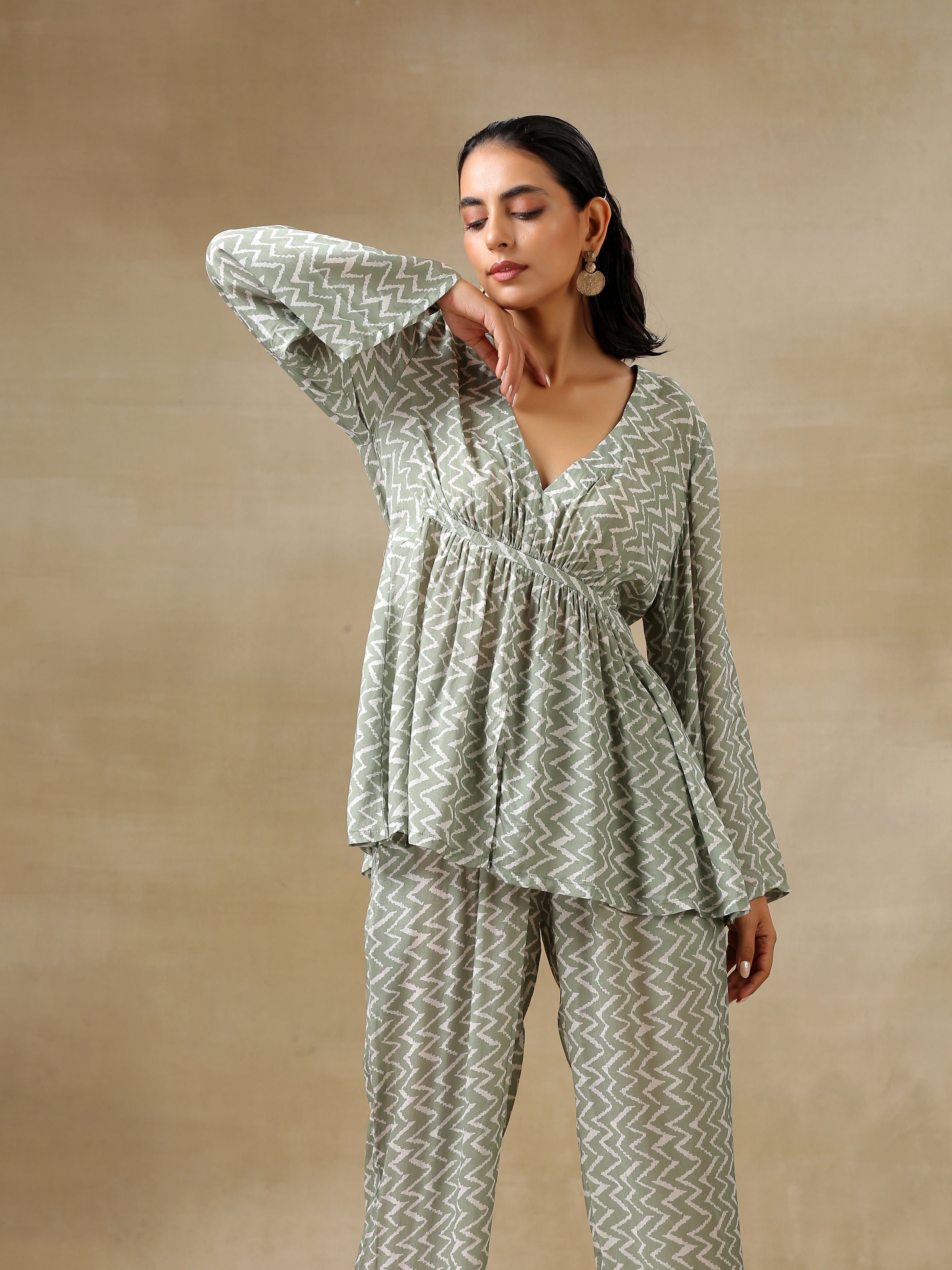 trueBrowns Light Green Bandhani Printed Silk V-Neck Co-Ord Set