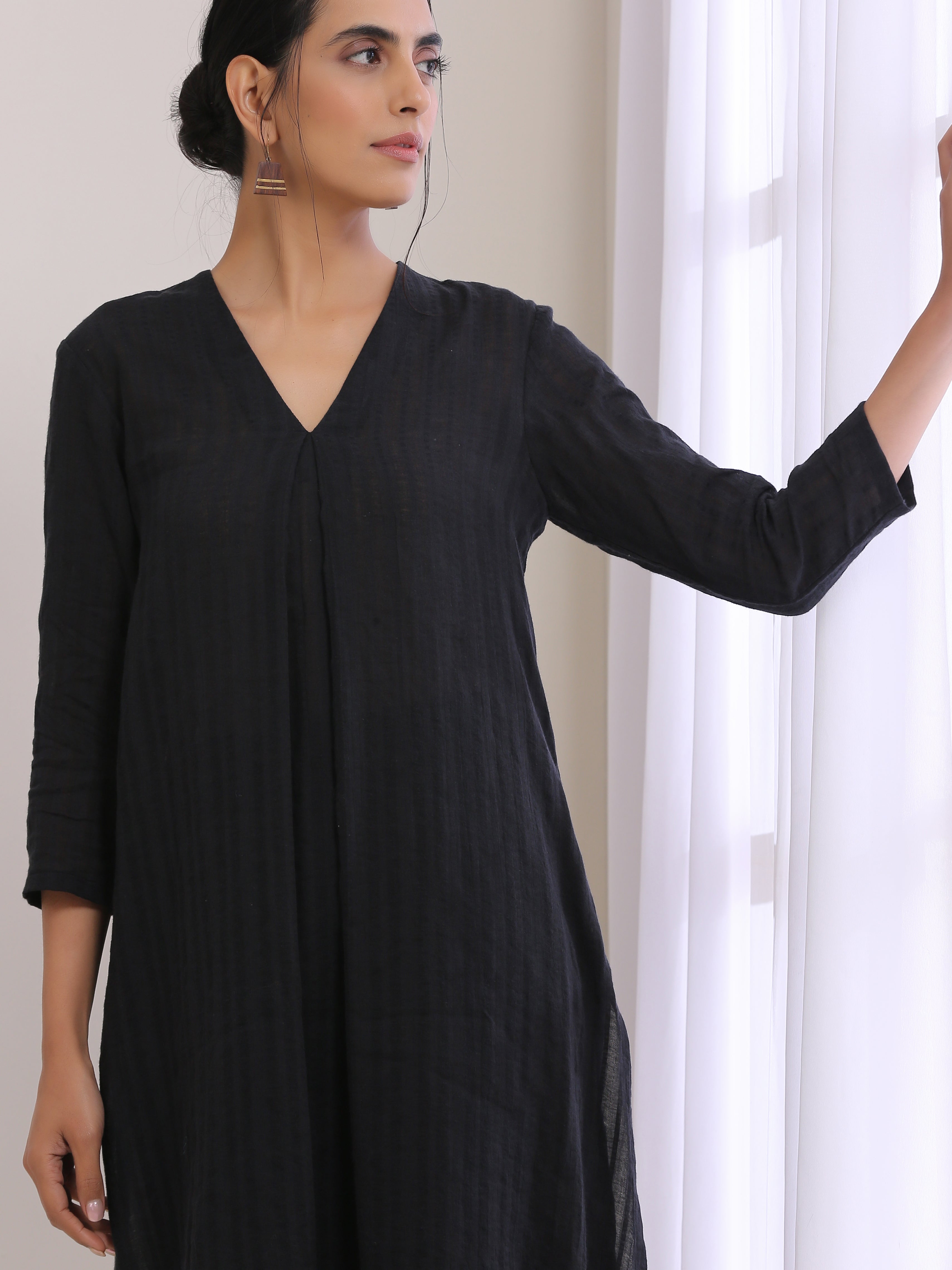 trueBrowns Black Dobby Neck Pleat Kurta Pant Set