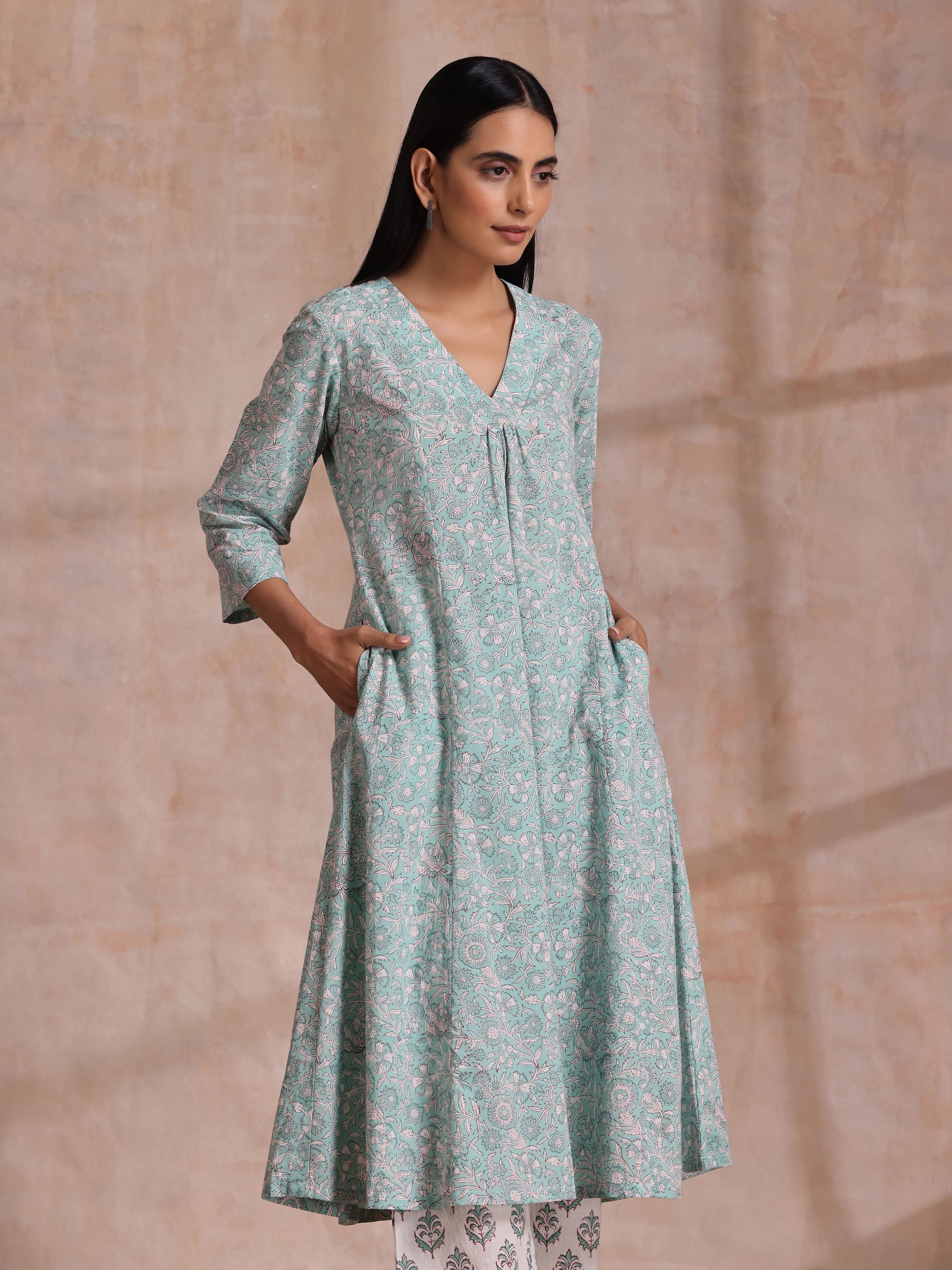 trueBrowns Tiffany Blue Floral Block Print Cotton Front Neck Gathered Kurta Pant Set