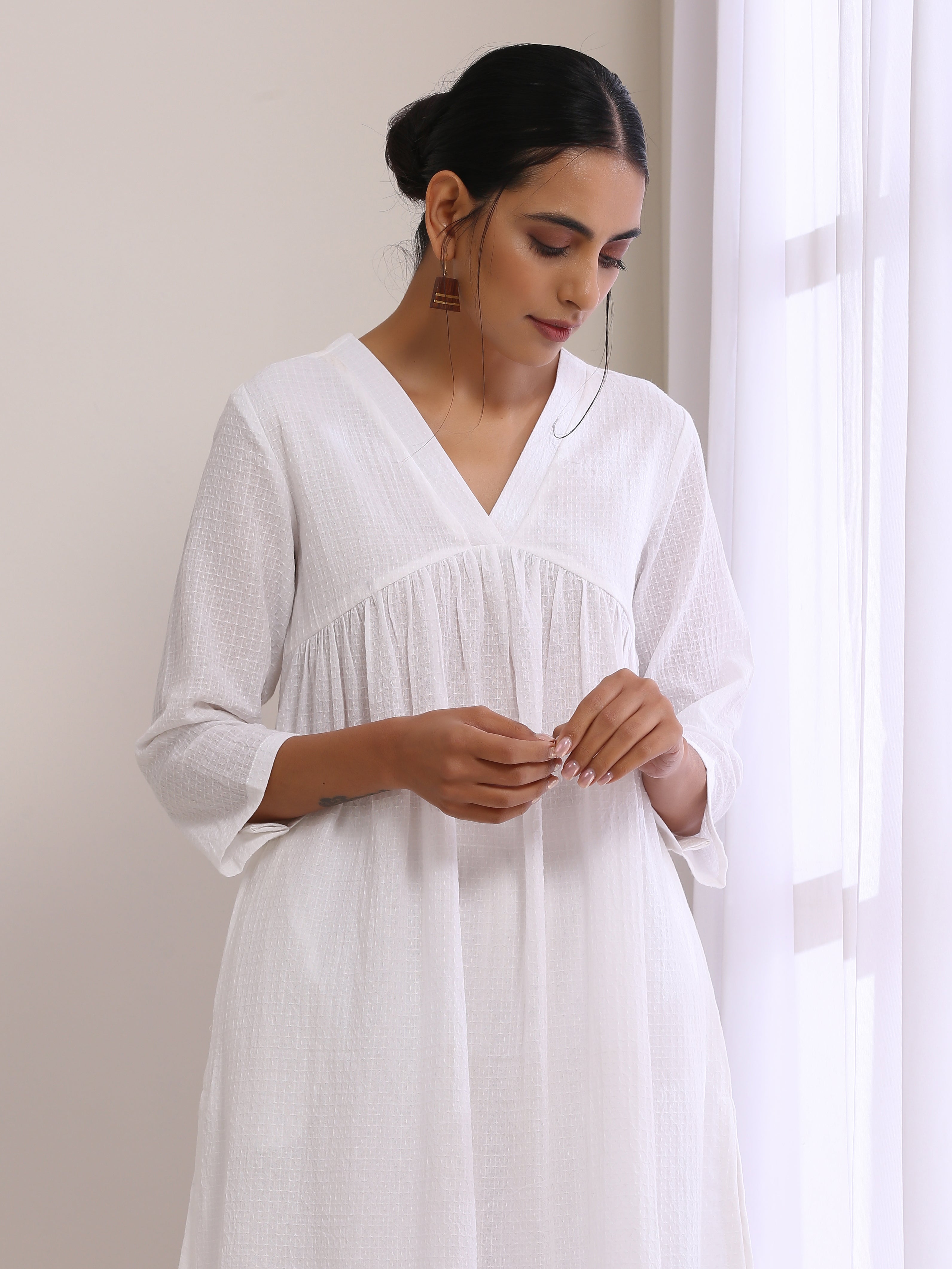 trueBrowns White Dobby Flared Slit Kurta Pant Set