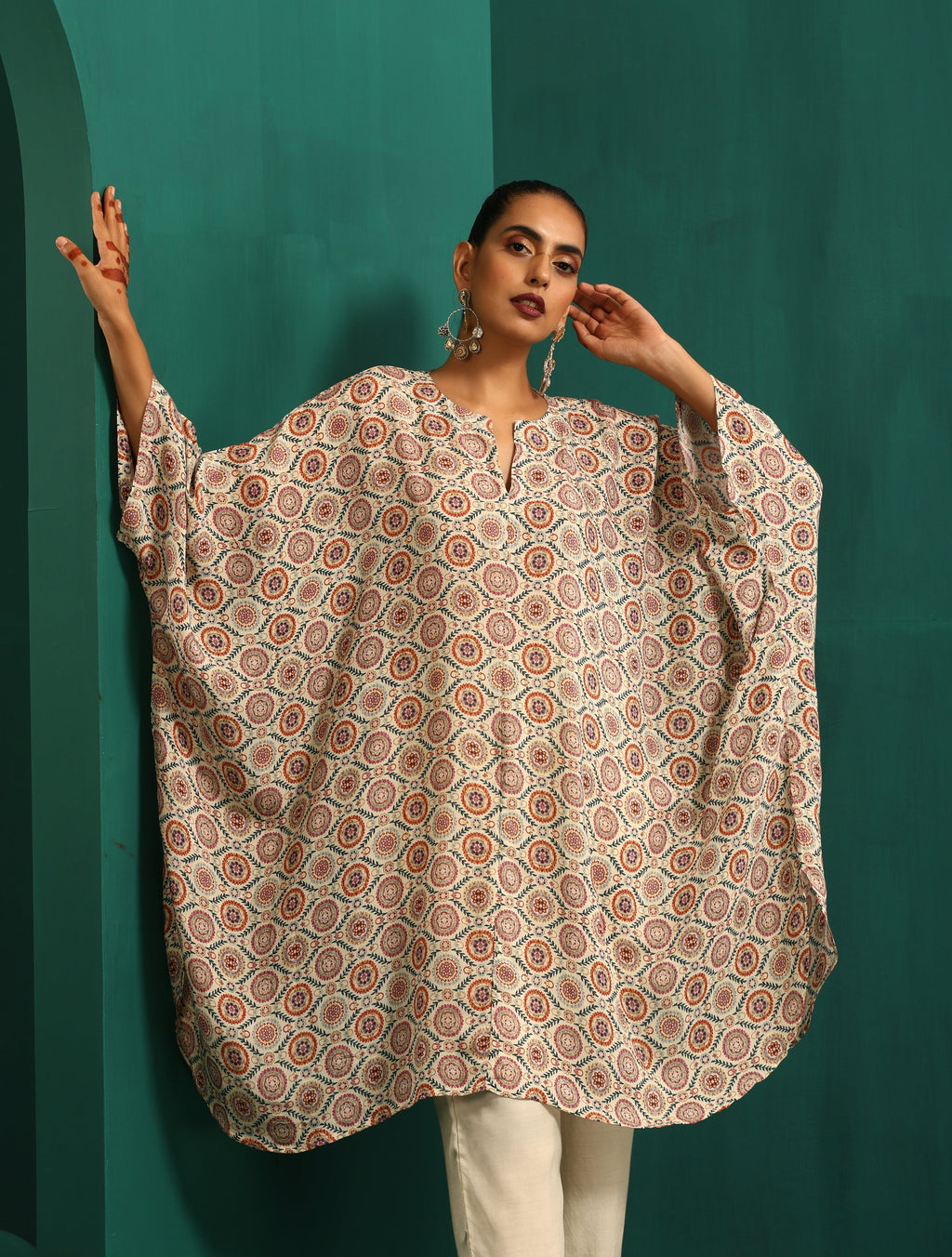 trueBrowns Off White Circle Floral Muslin Silk Printed Kaftan Pant Set