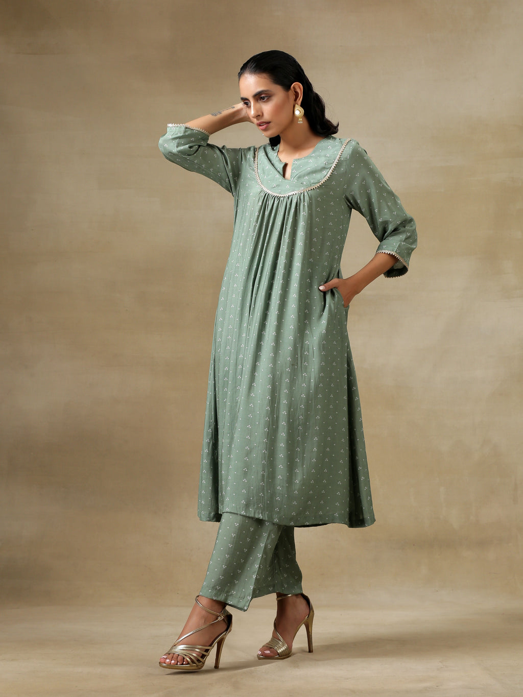 trueBrowns Light Green Bandhani Printed Silk Yoke Kurta Pant Set