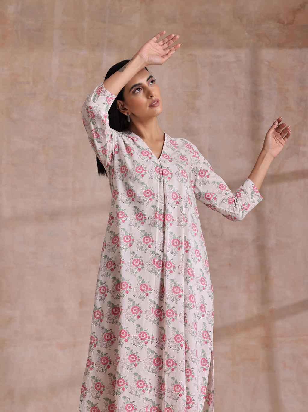 trueBrowns Pink Green Buta On White Block Print Cotton Slit Kurta Pant Set