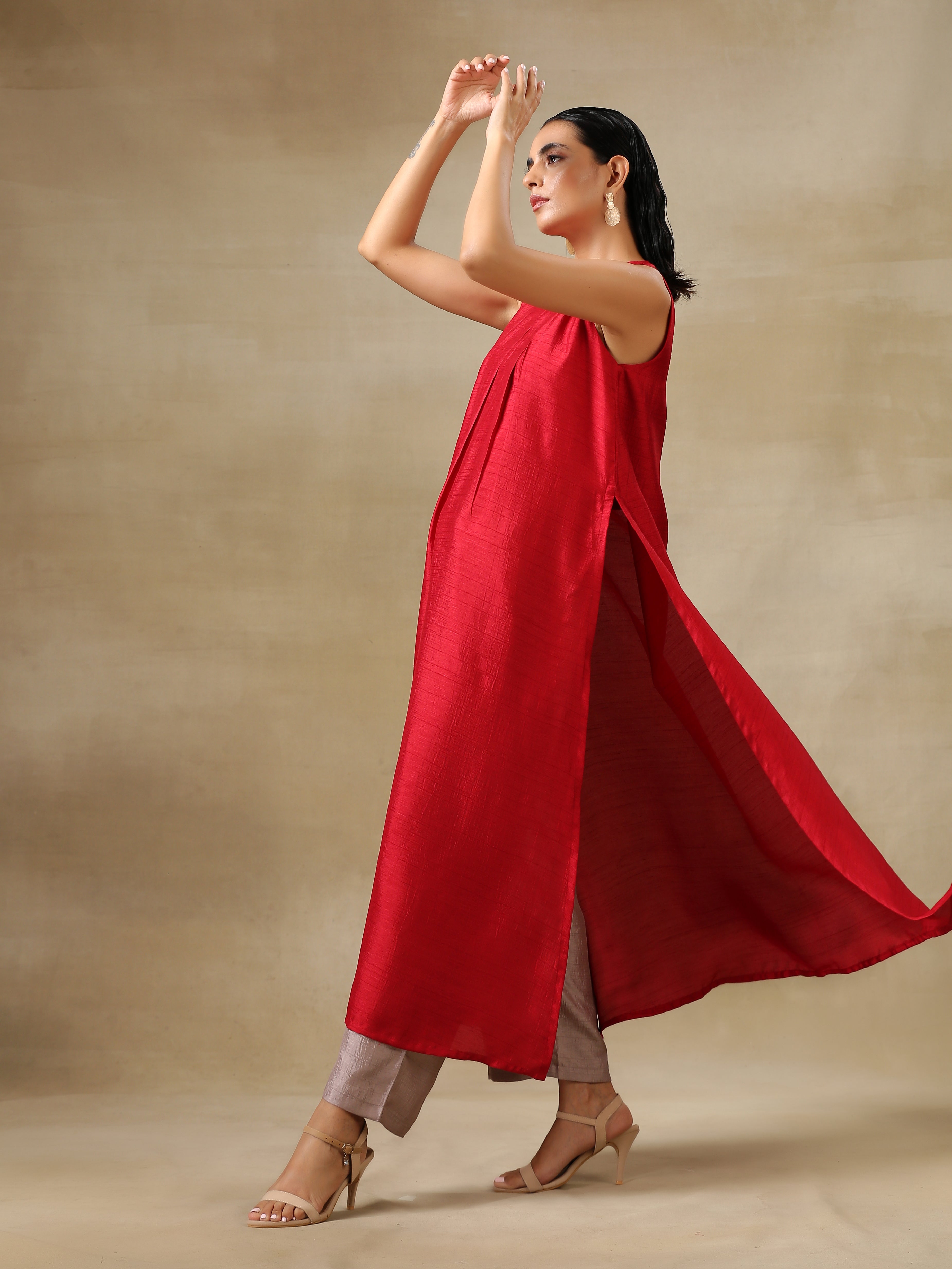 trueBrowns Maroon Textured Silk Sleeveless Kurta Pant Set