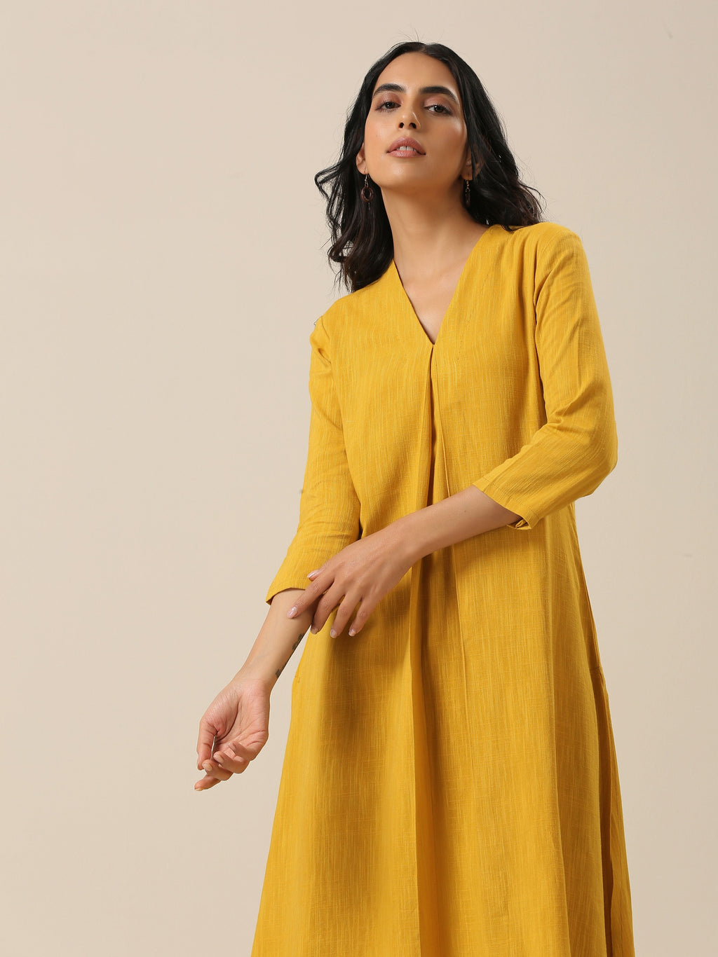 trueBrowns Mustard Yellow Slub Texture Neck Pleat Kurta Pant Set
