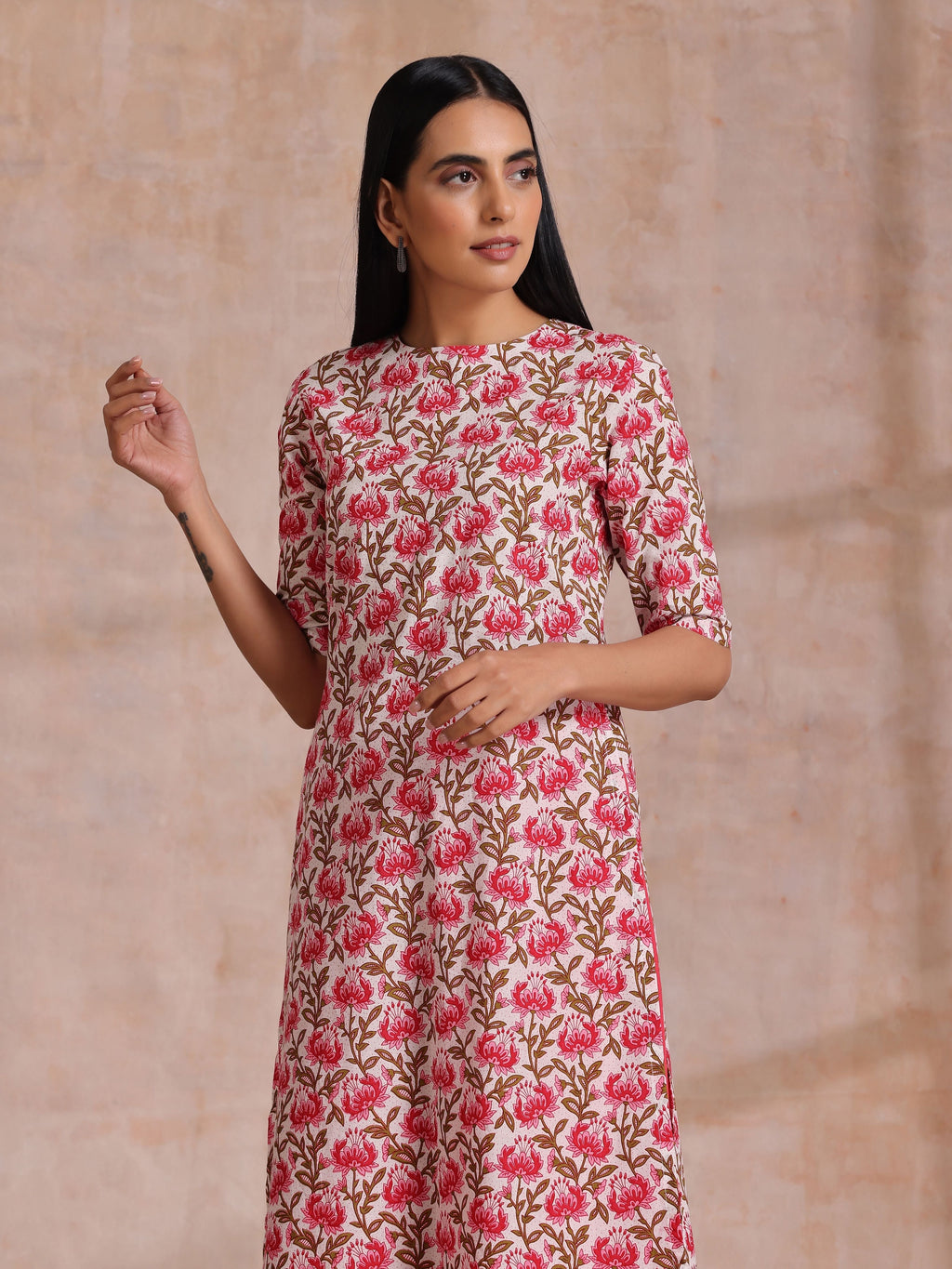 trueBrowns Pink Brown Overall Floral On White Block Print Cotton Slit Kurta Pant Set