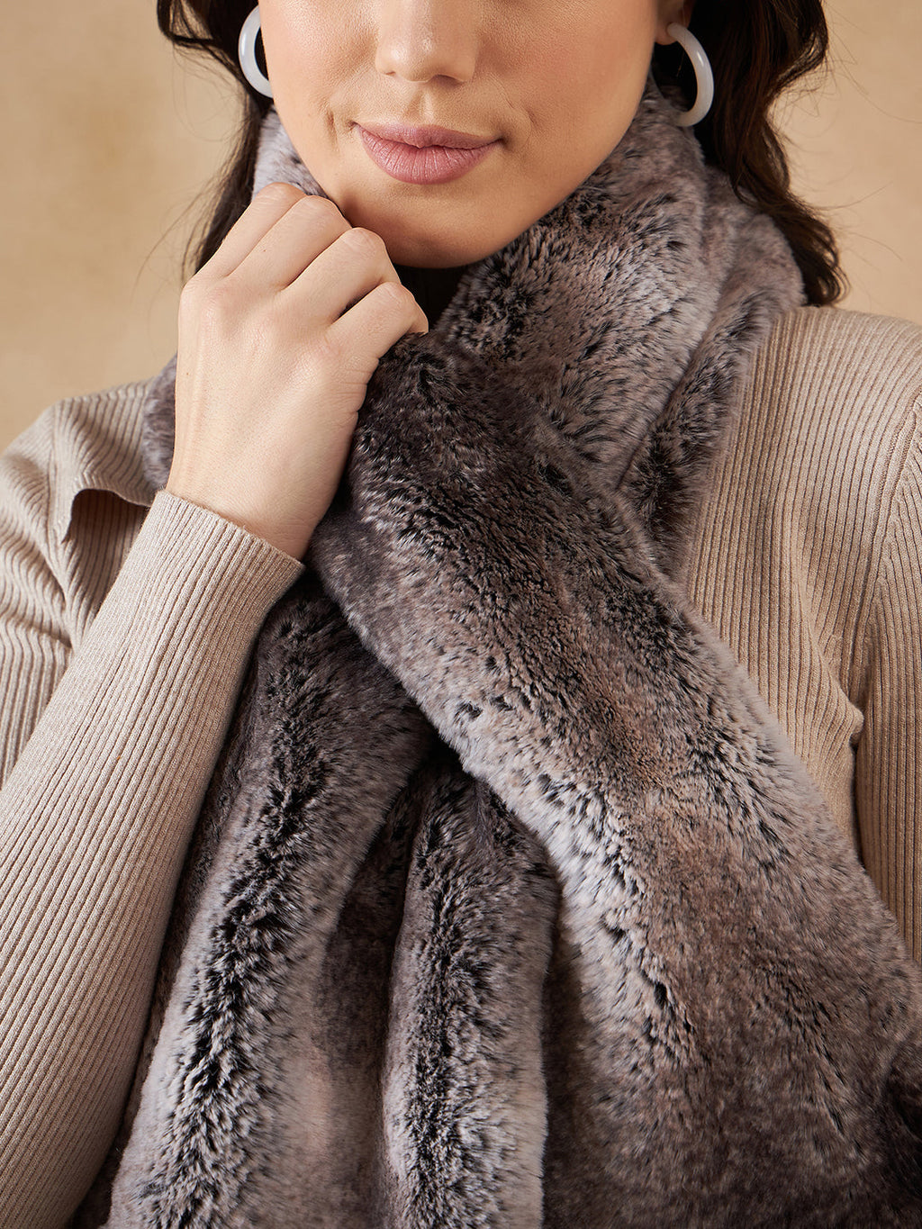 InWeave Women's Dark Grey Double Shade Faux Fur Neck Warmer