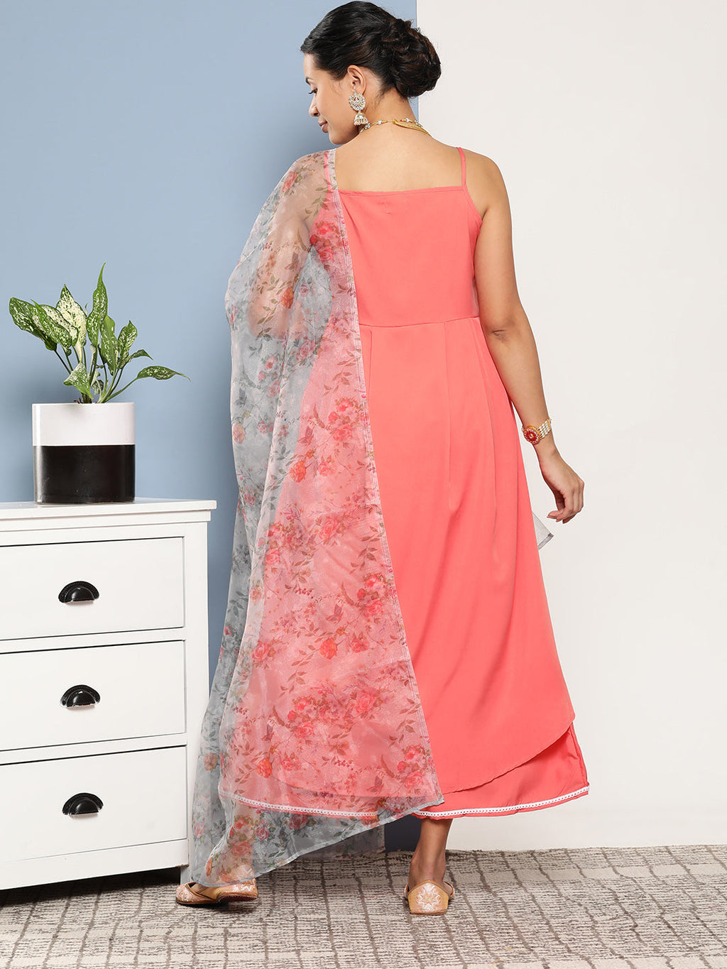 InWeave Women's Peach Cr Strappy Set With White Organza Dupatta