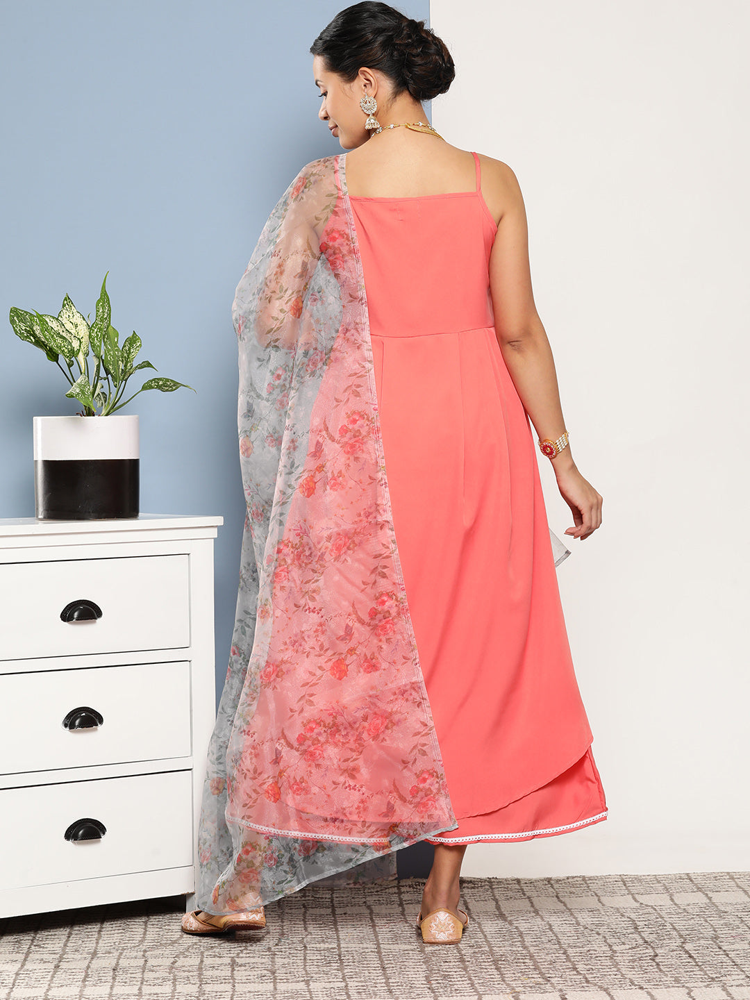 InWeave Women's Peach Cr Strappy Set With White Organza Dupatta