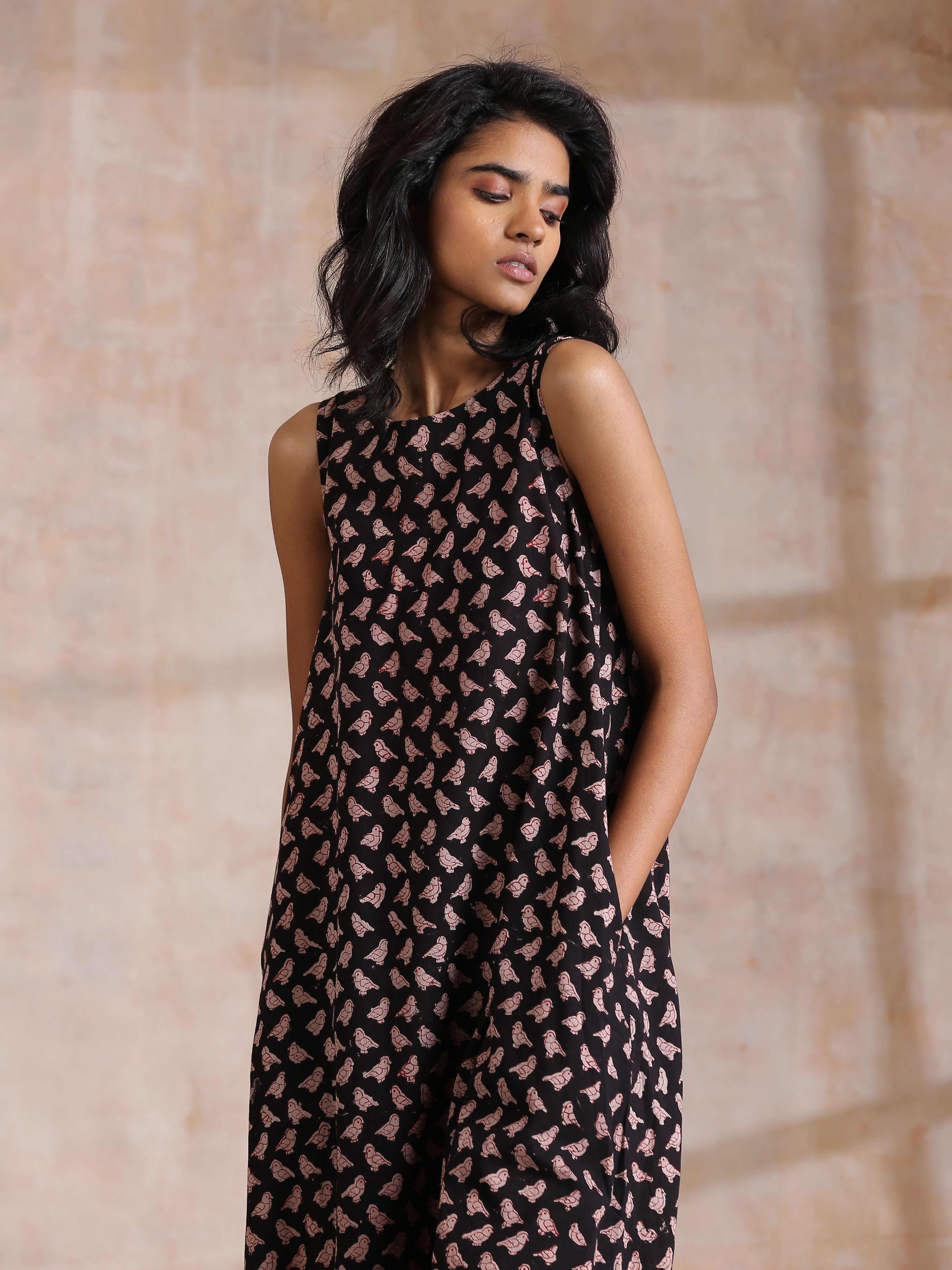 trueBrowns Black Bird Bagru Print Cotton Sleeveless Kurta Pant Set