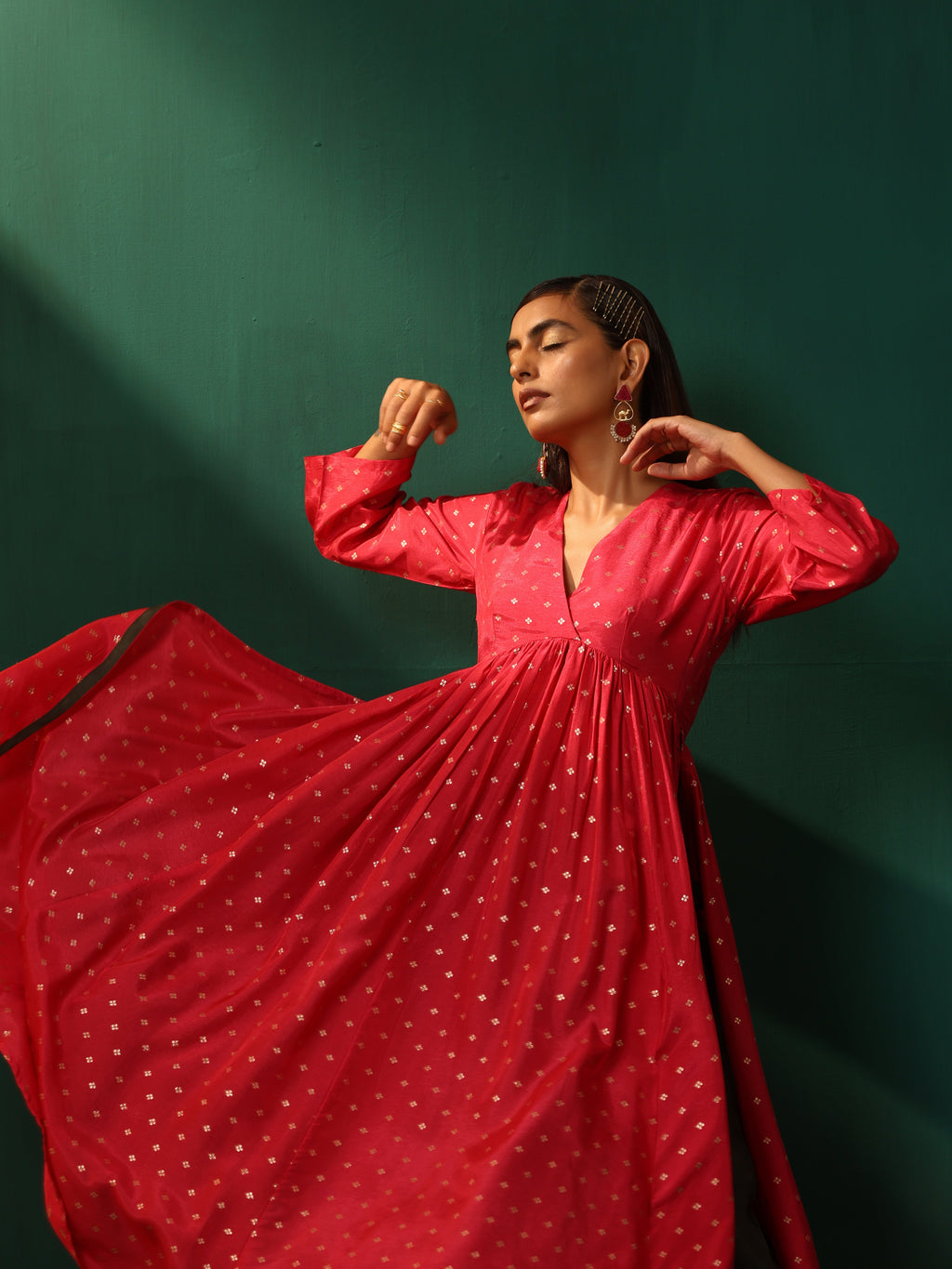 trueBrowns Pink Square Viscose Silk V-Neck Waist Gathered Kurta Pant Set