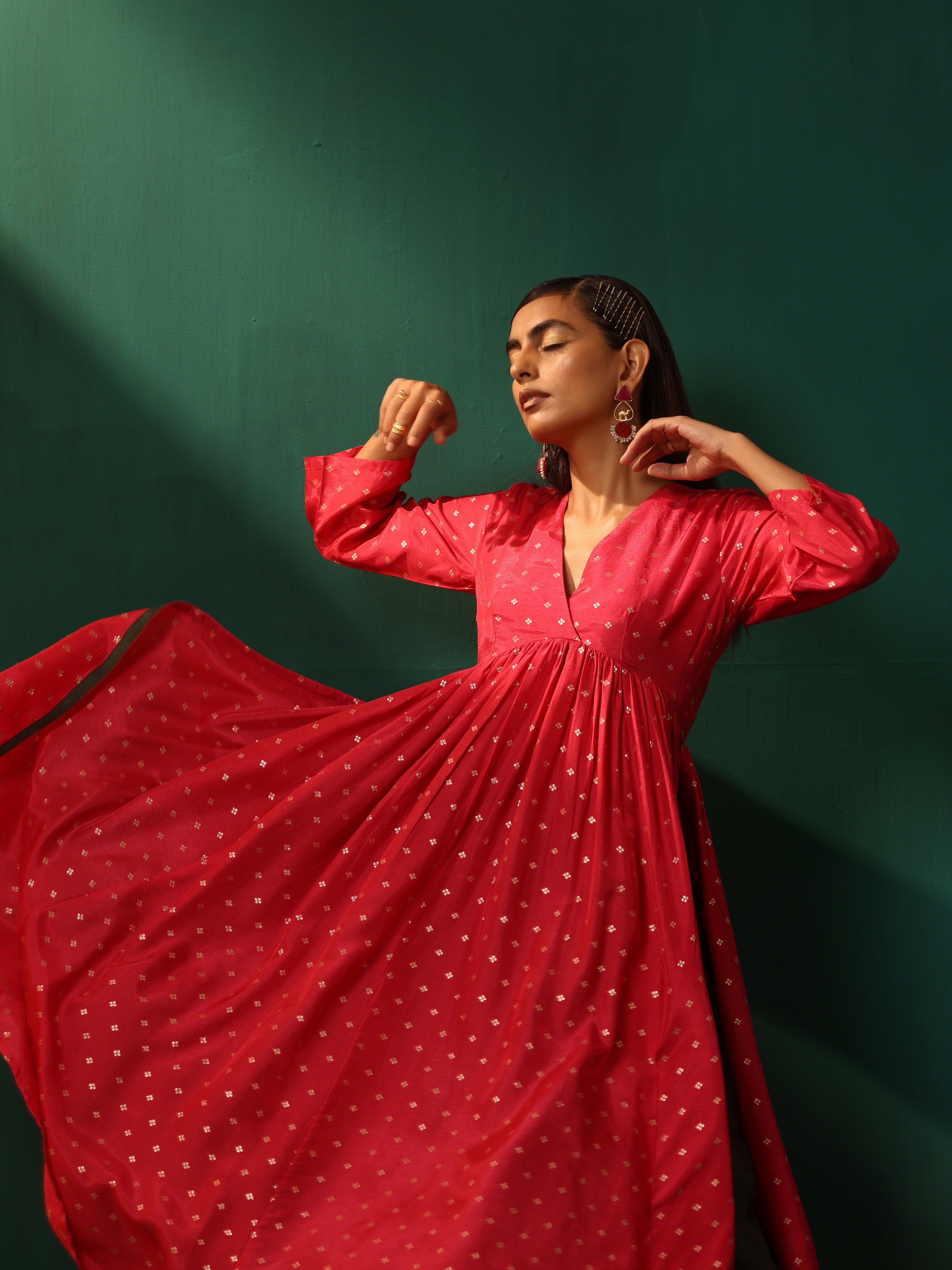trueBrowns Pink Square Viscose Silk V-Neck Waist Gathered Kurta Pant Set