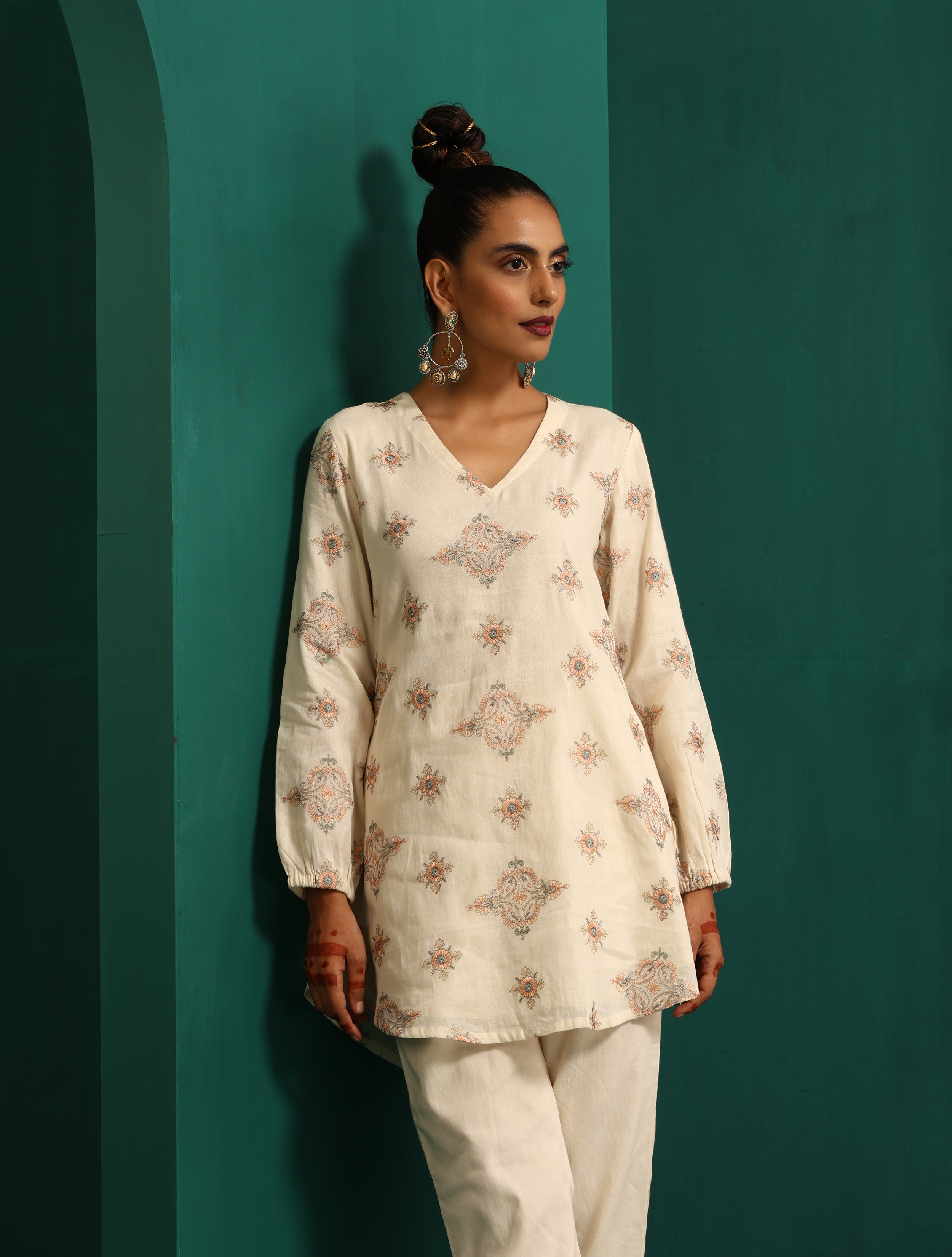 trueBrowns Ivory Peach Cotton V-Neck Co-Ord Set