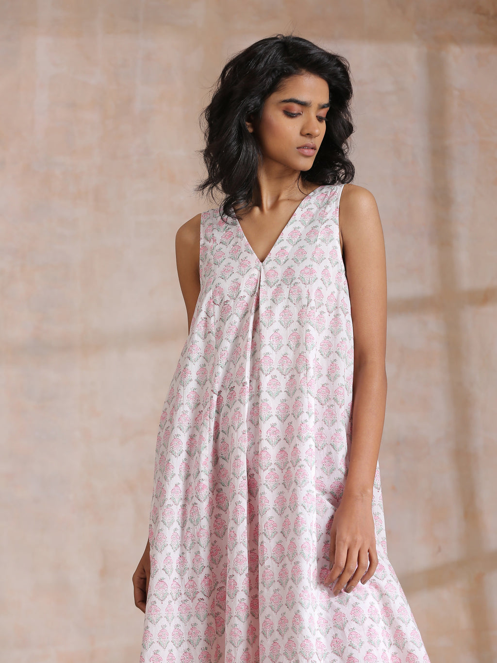 trueBrowns Pink Green Floral On White Block Print Cotton Sleeveless Flared Kurta Pant Set