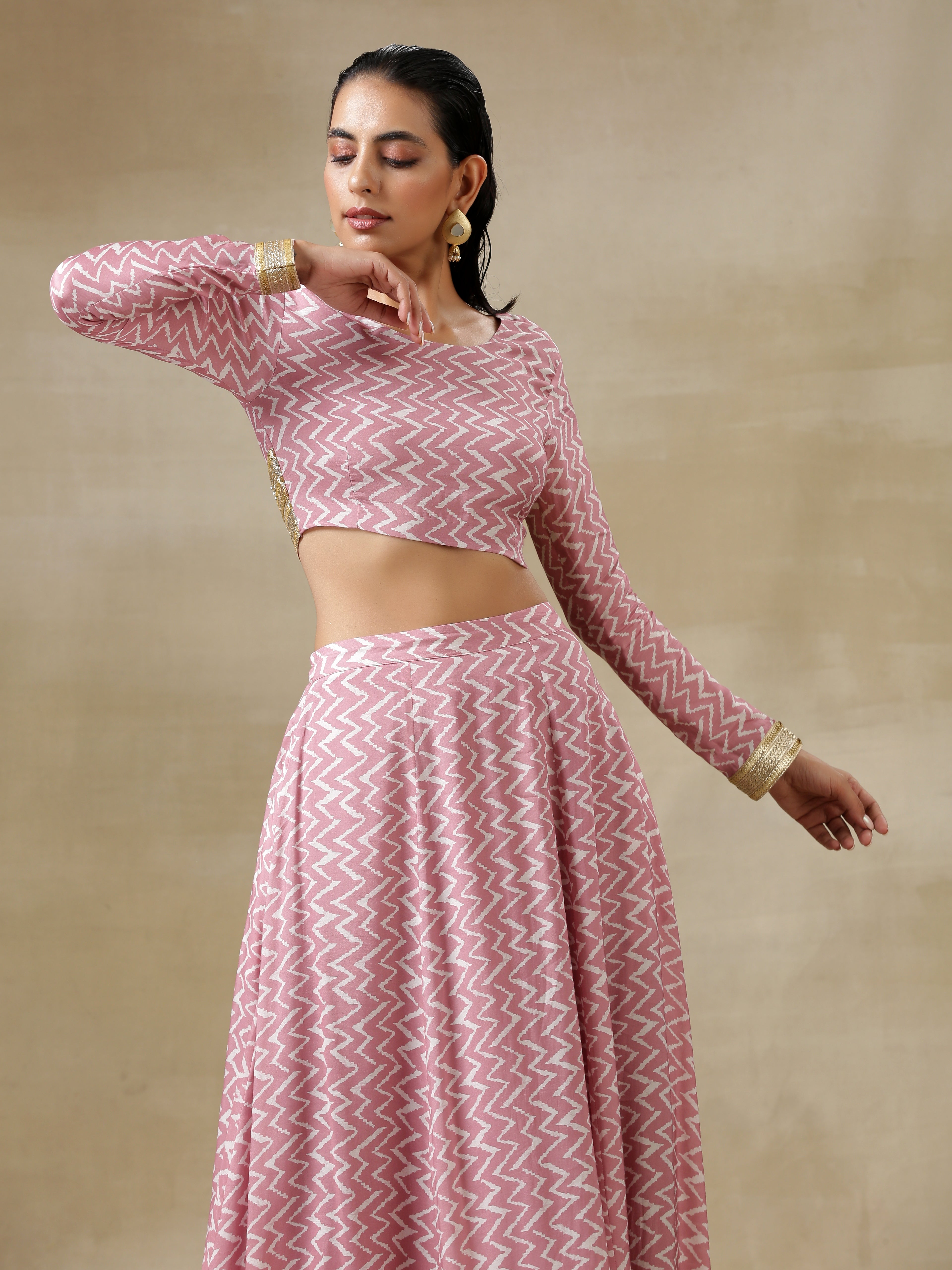 trueBrowns Light Mauve Bandhani Printed Silk Top Skirt Set