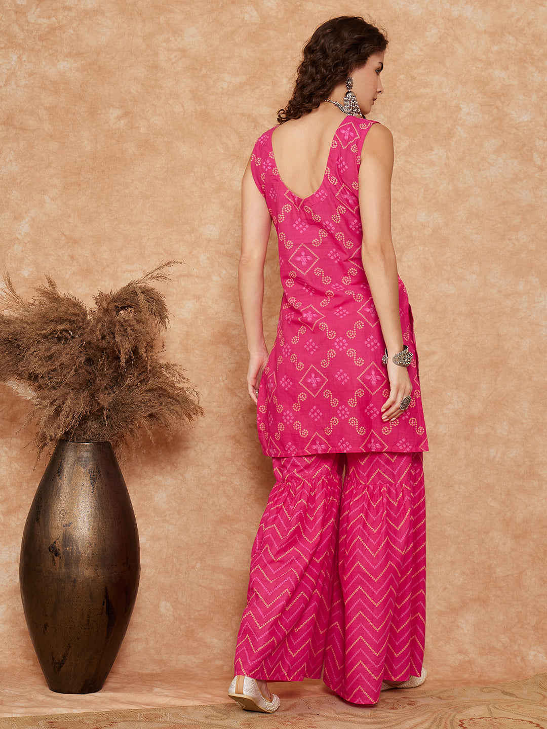 InWeave Women's Fuchsia S Print Sweetheart Neckline Kurta Palazzo Set