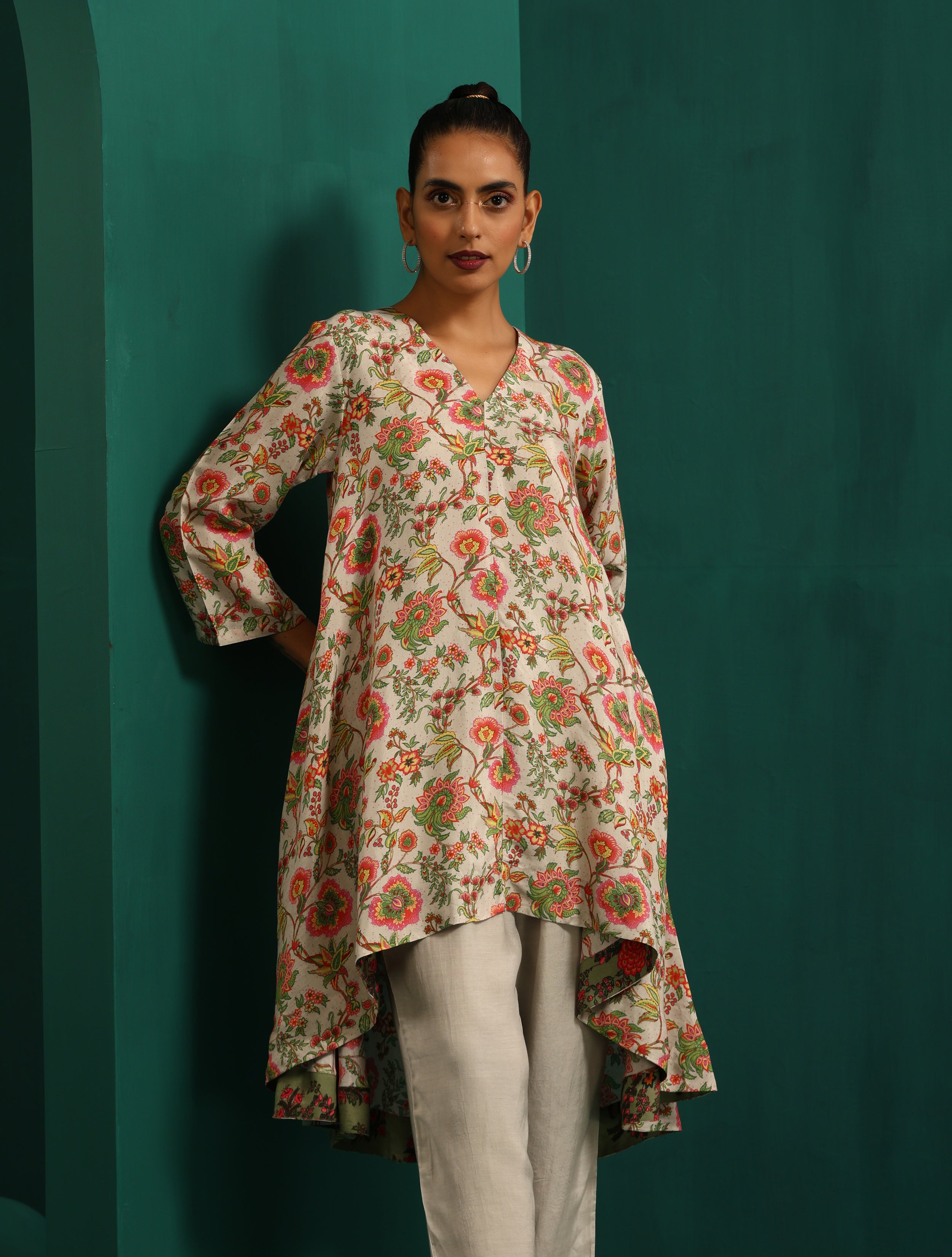 trueBrowns Off white Floral Jaal Muslin Silk Printed High Low Co-ord Set