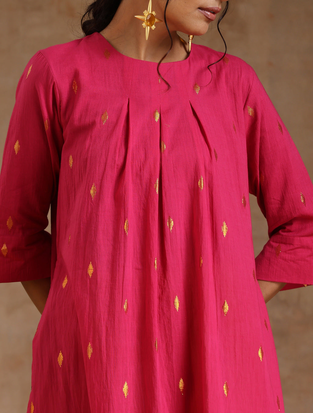 trueBrowns Pink Gold Cotton Neck Pleat Kurta Set