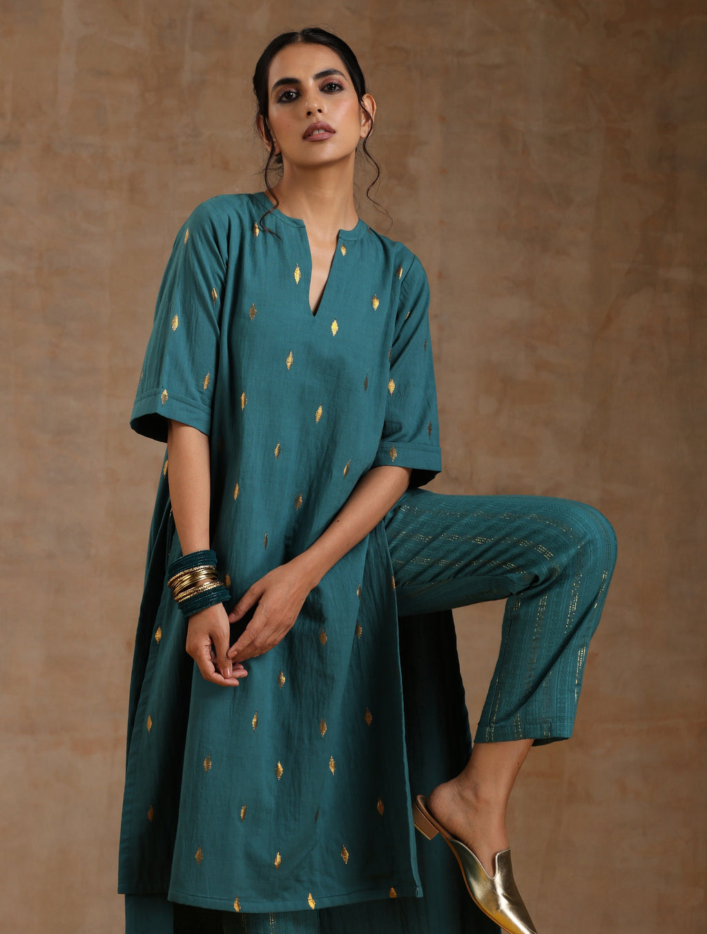 trueBrowns Deep Sea Gold Cotton Relaxed High-Low Kurta Set