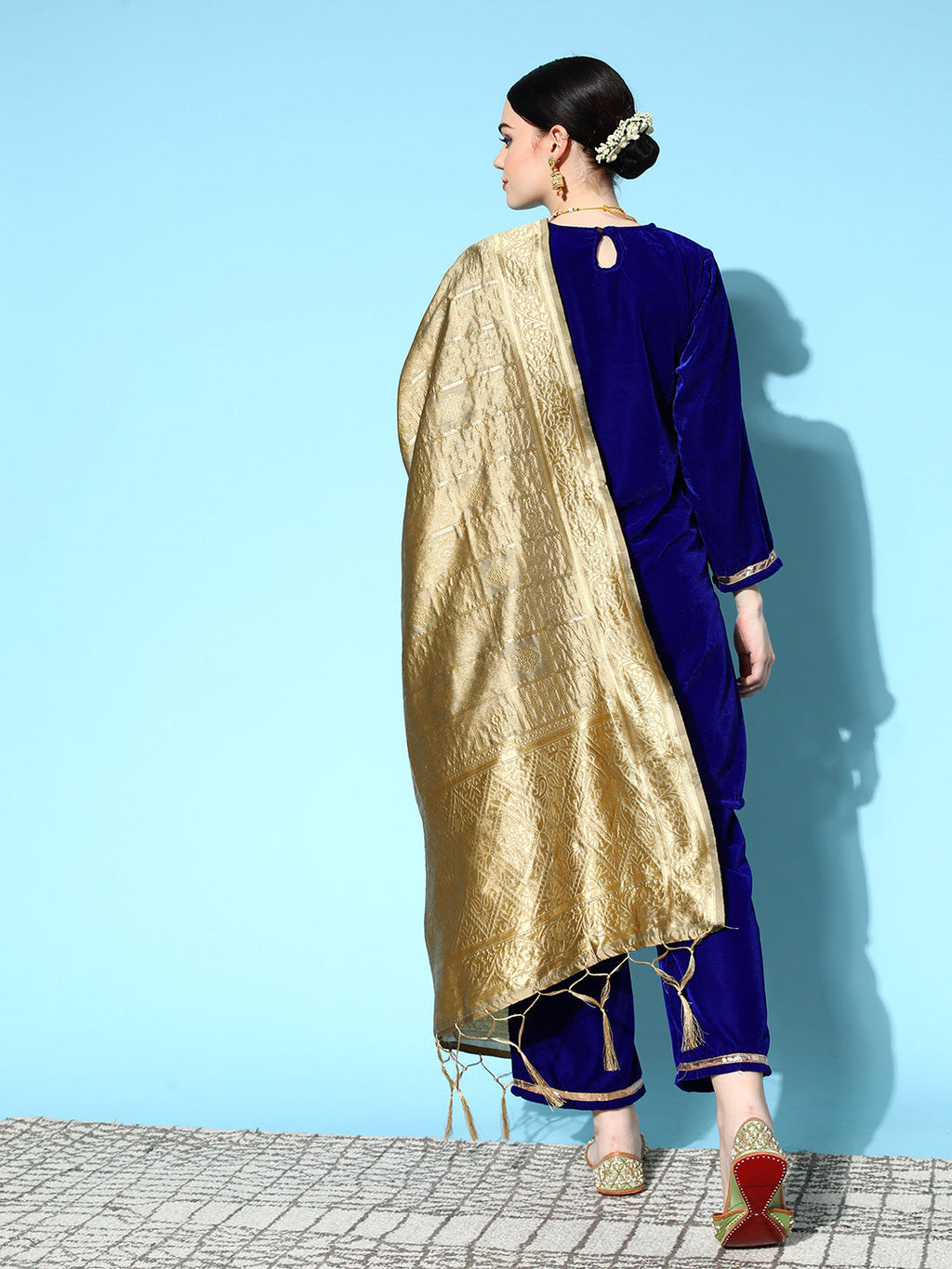 InWeave Women's Blue Velvet Kurta Set With Beige Brocade Dupatta
