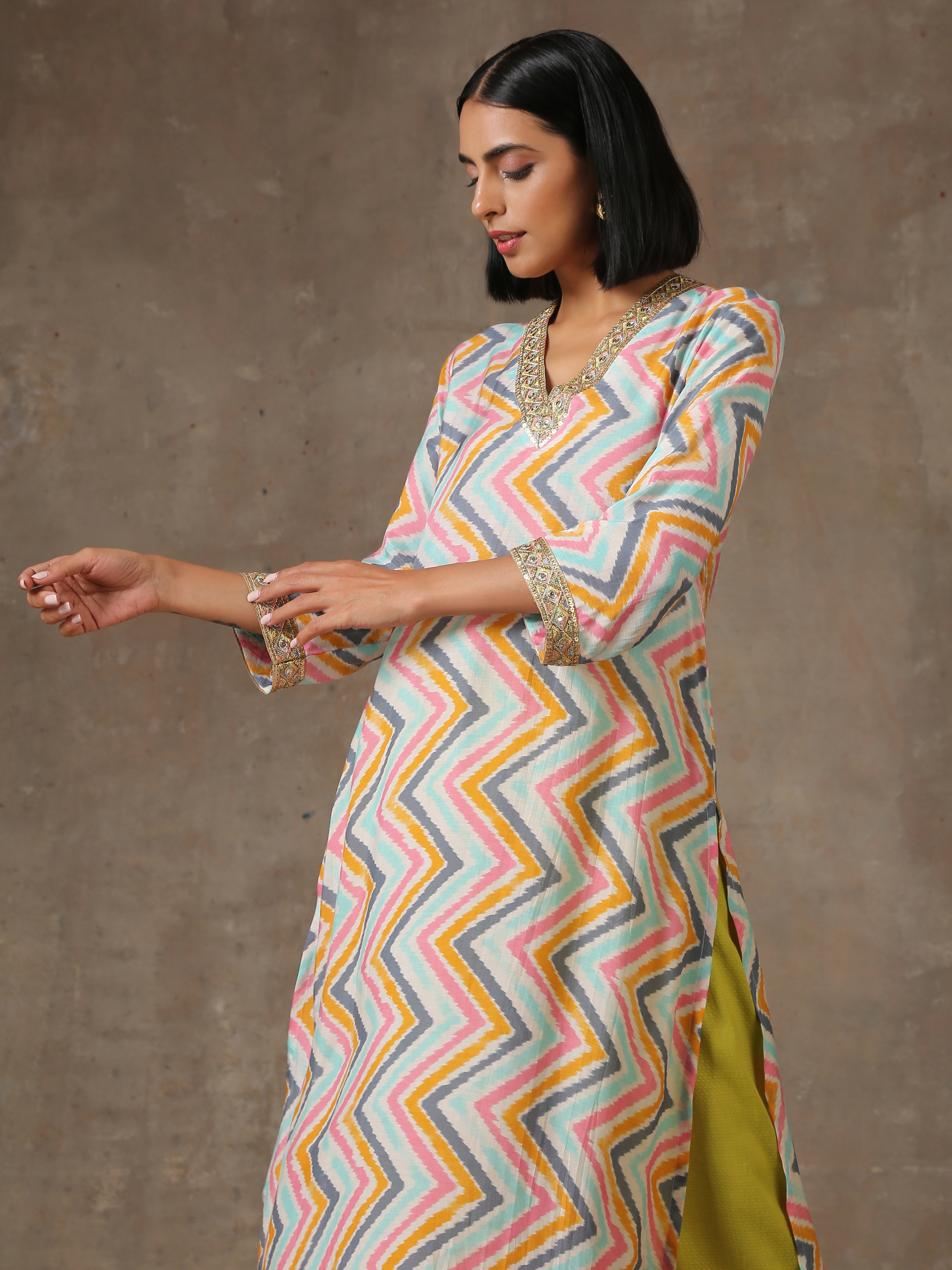 trueBrowns Multicolour Lehariya Printed Silk Kurta Pant Set