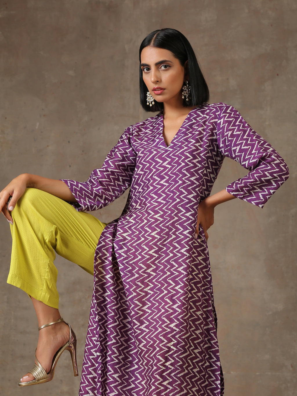trueBrowns Purple White Lehariya Printed Silk kurta Pant Set