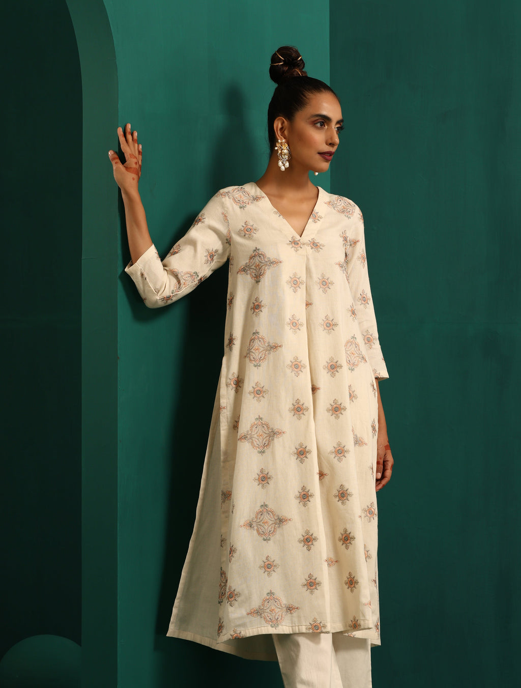 trueBrowns Ivory Peach Cotton Front Pleat Kurta Pant Set