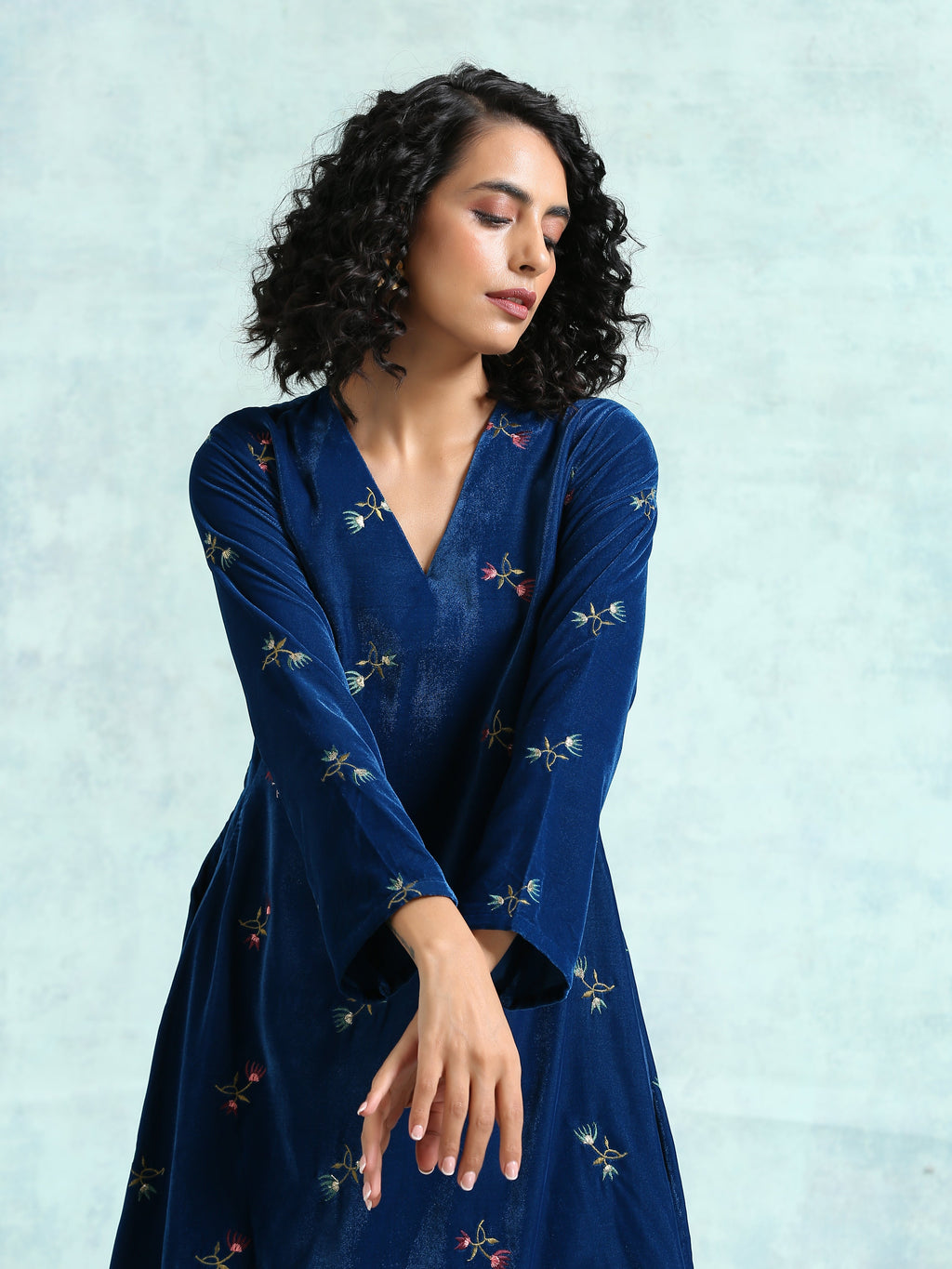 trueBrowns Blue Embroidered Velvet High Slit Kurta