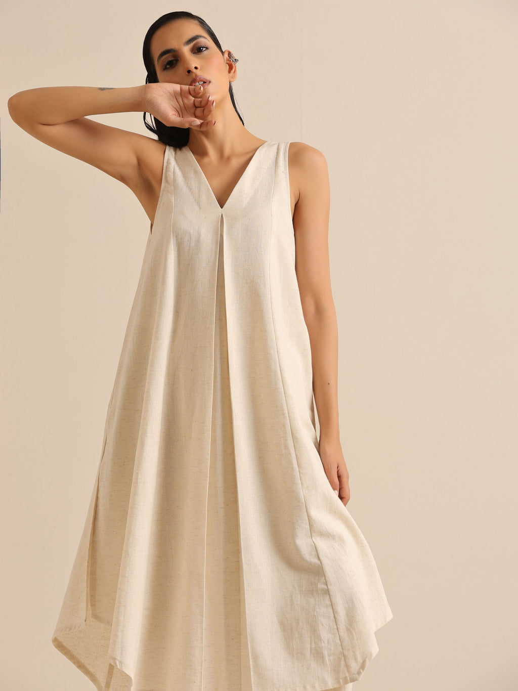 trueBrowns Off-White Sleeveless Kurta Pant Set