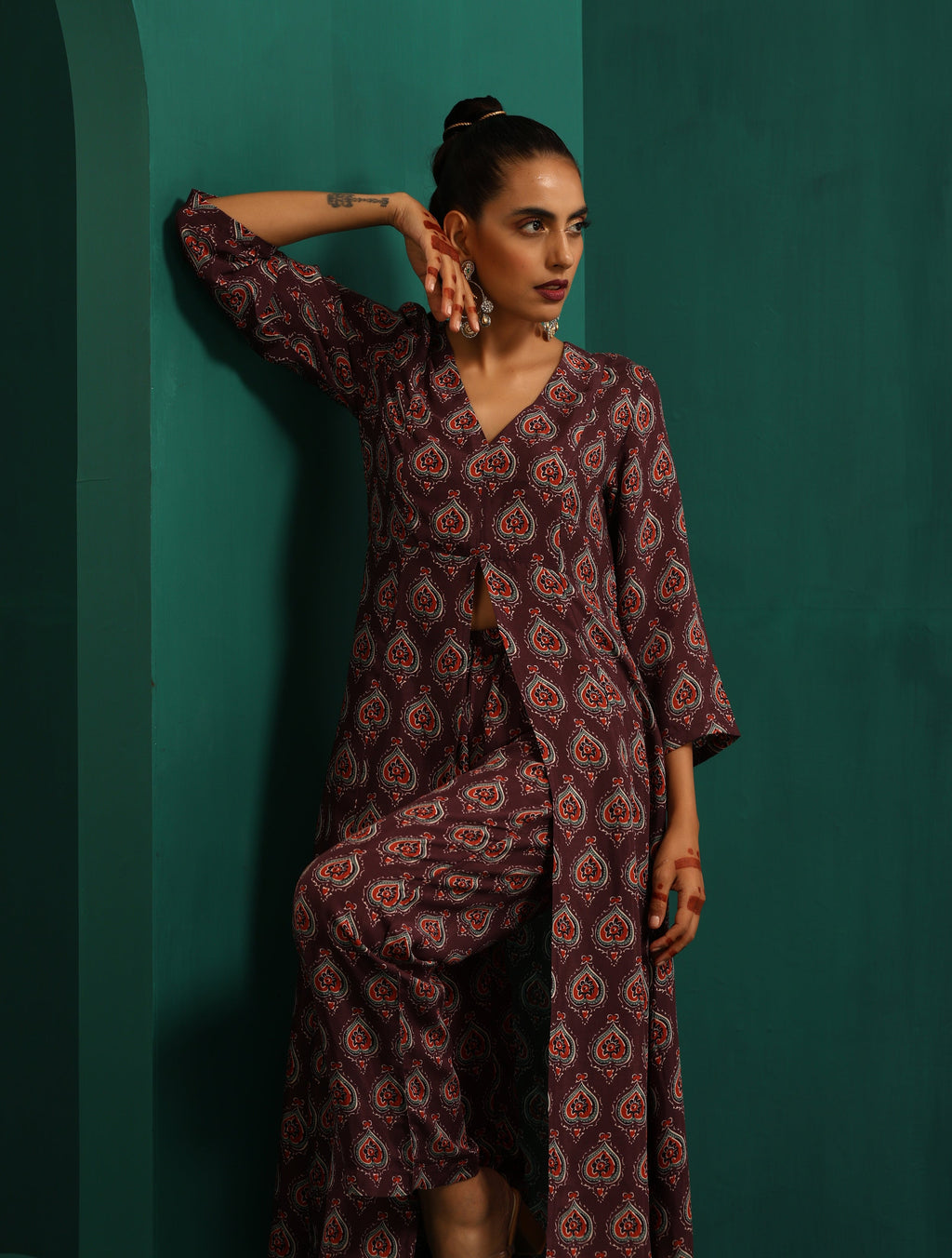 trueBrowns Deep Purple Paan Muslin Silk Printed Front Slit Kurta Pant Set