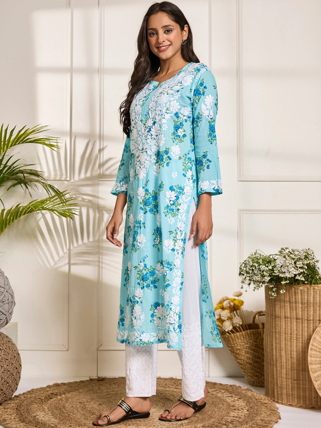 HOUSE OF KARI Floral Embroidered Chikankari Pure Cotton Kurta