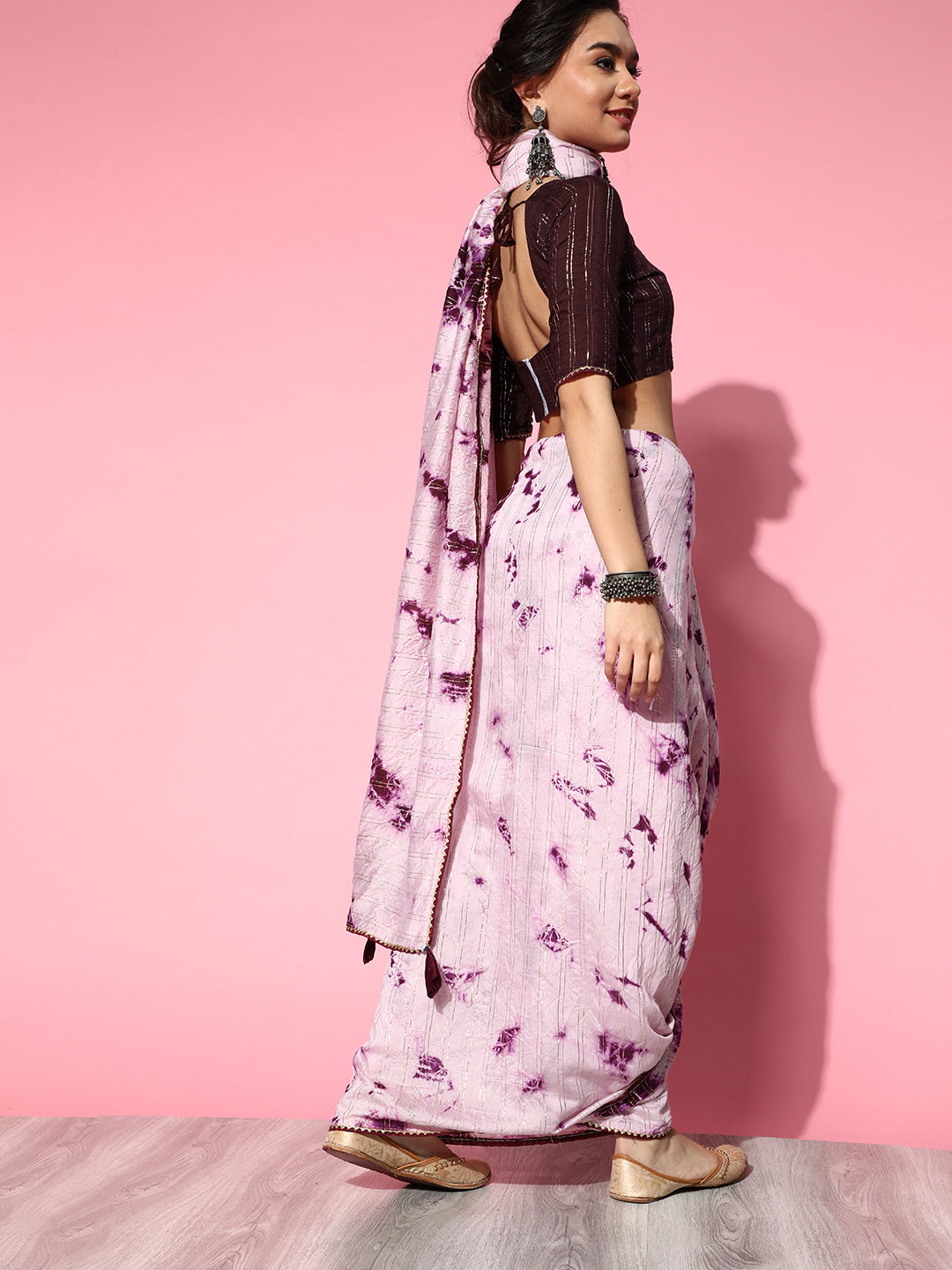 Saree Mall Purple & White Tie and Dye Silk Blend Saree with Unstitched Blouse Piece