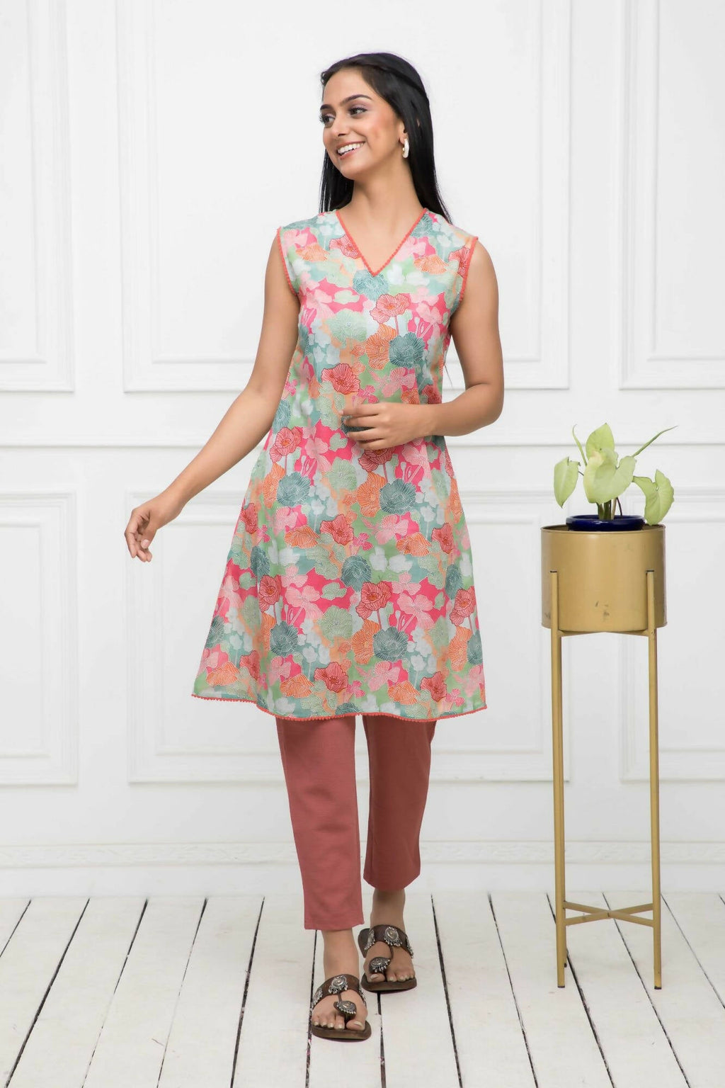 Myshka Women Multi Floral Rayon A-Line V-Neck Kurtis