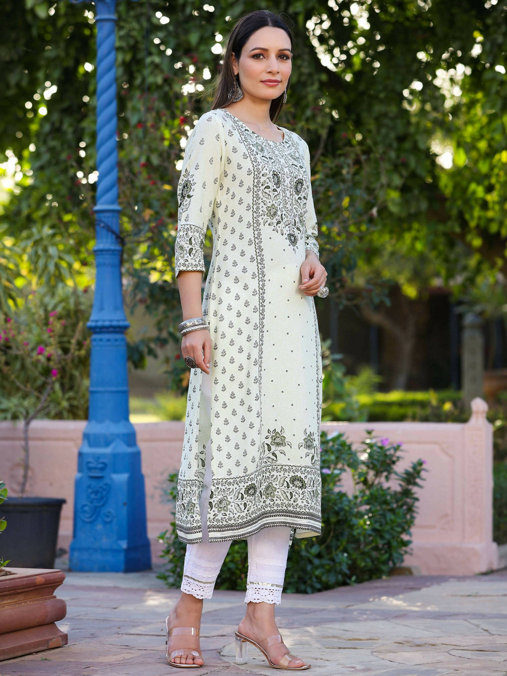 Juniper Women's Green Rayon Staple Kalamkari Floral Placement Printed Kurta